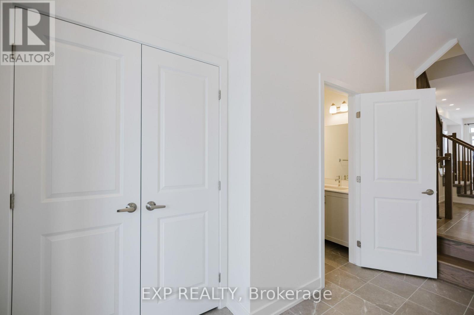 120 San Felice Circle, Ottawa, Ontario  K2S 2S2 - Photo 2 - X12644686