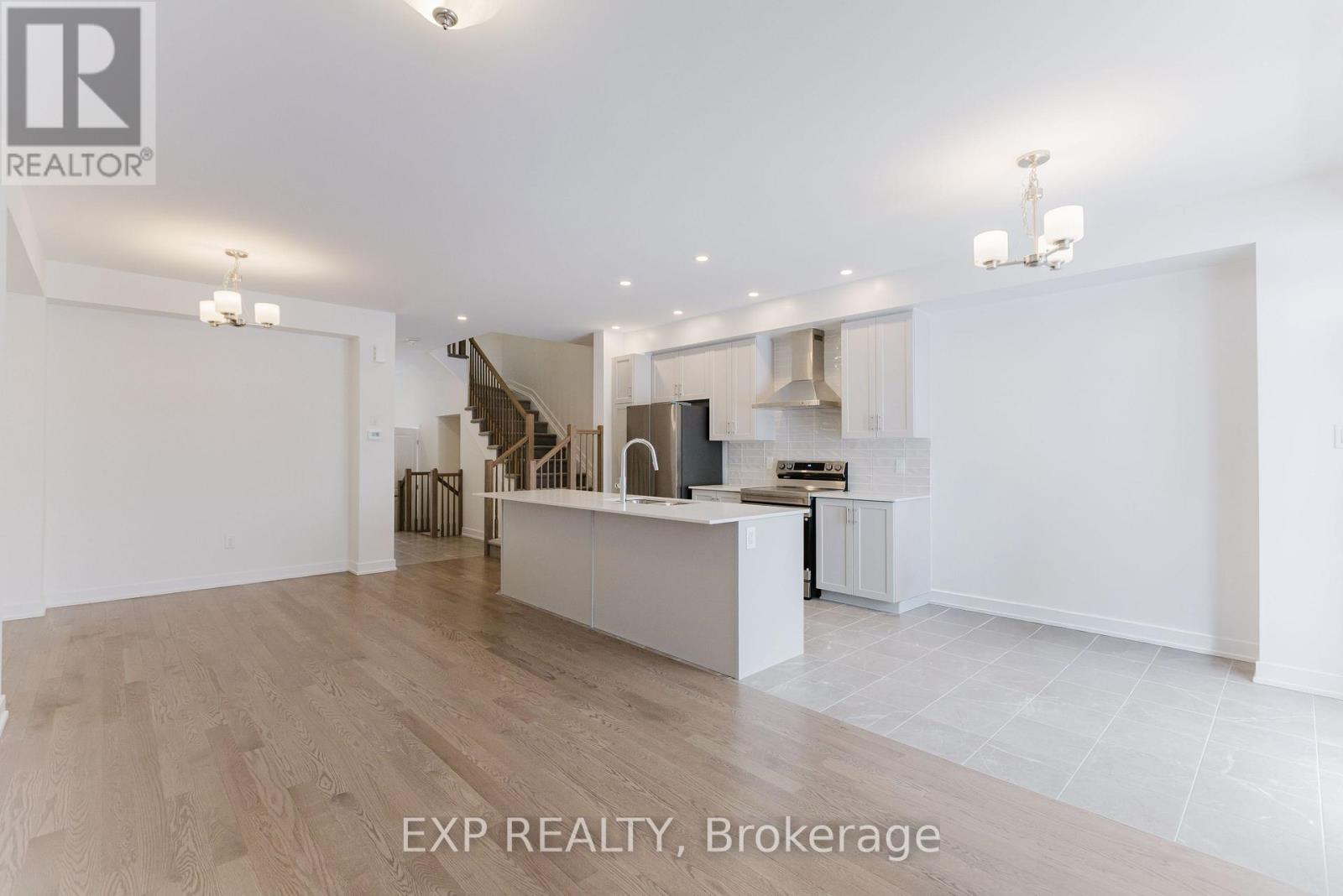 120 San Felice Circle, Ottawa, Ontario  K2S 2S2 - Photo 8 - X12644686