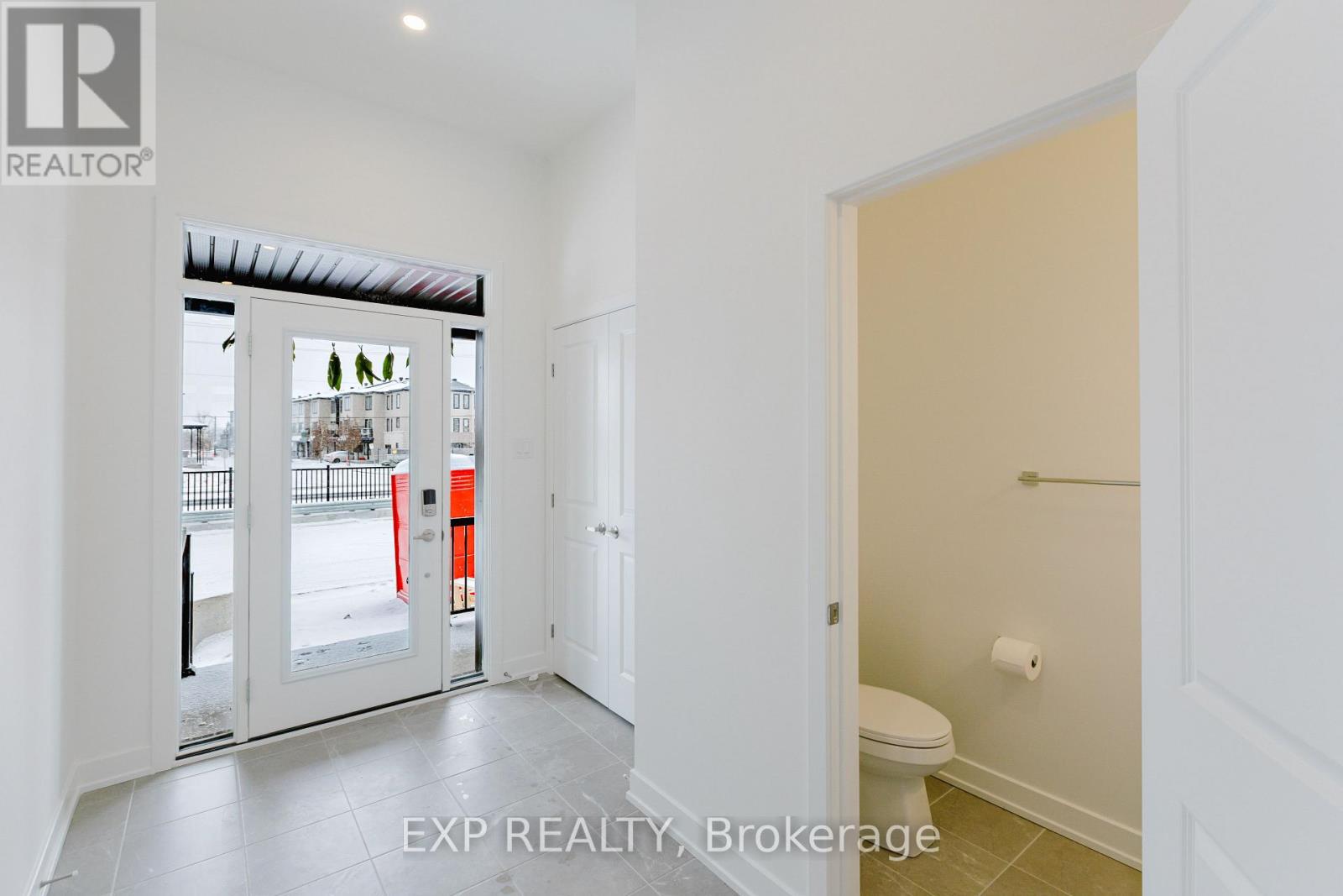 120 San Felice Circle, Ottawa, Ontario  K2S 2S2 - Photo 3 - X12644686