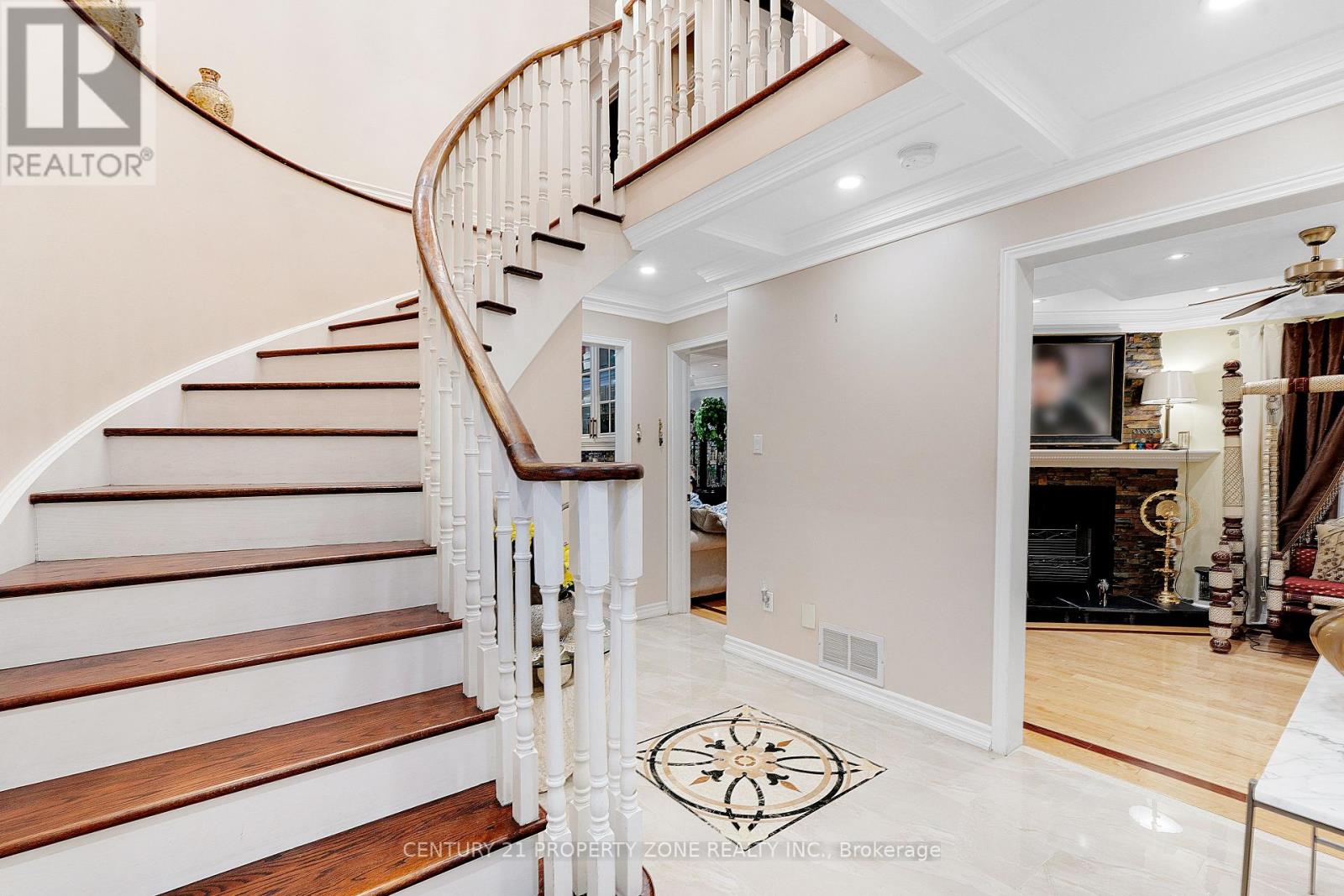 2565 Scarth Court, Mississauga, Ontario  L5M 5L2 - Photo 8 - W12645820