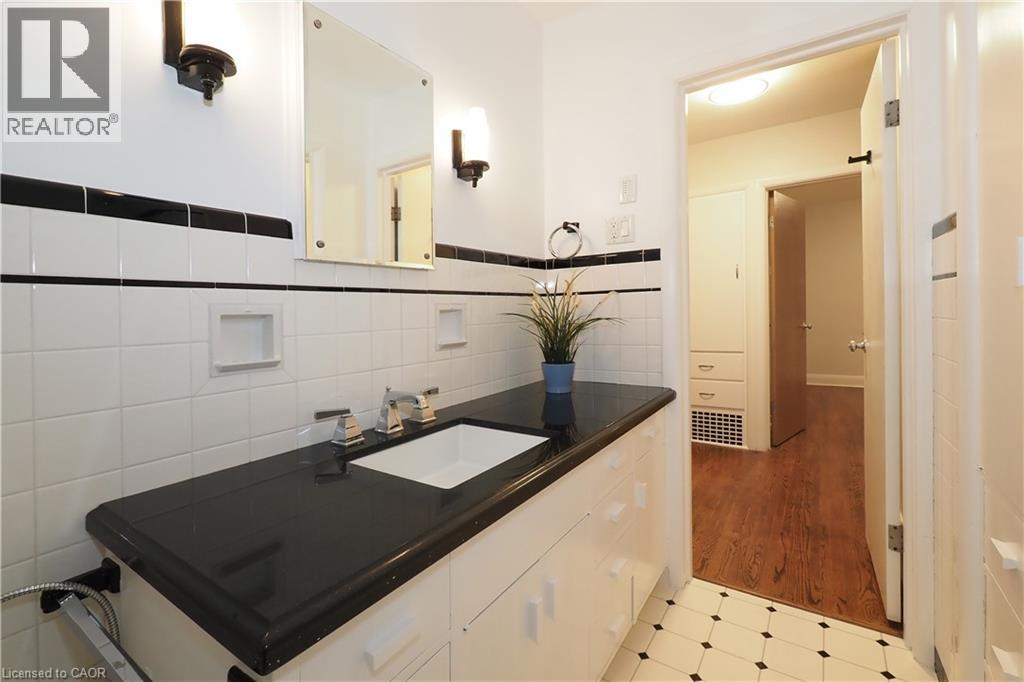 296 Dumfries Avenue, Kitchener, Ontario  N2H 2E8 - Photo 17 - 40788673