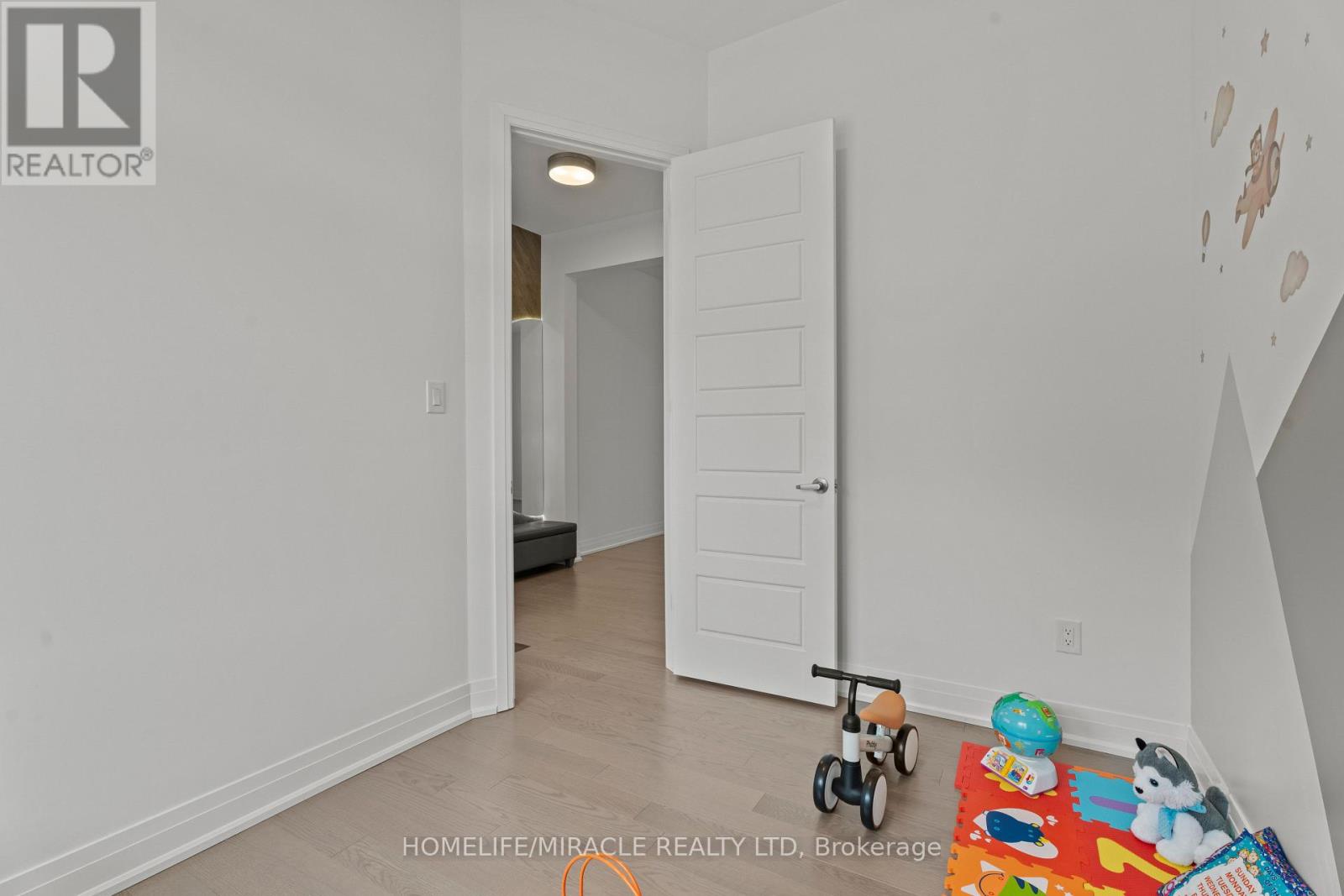 3118 Travertine Drive, Oakville, Ontario  L6M 5N8 - Photo 11 - W12647280