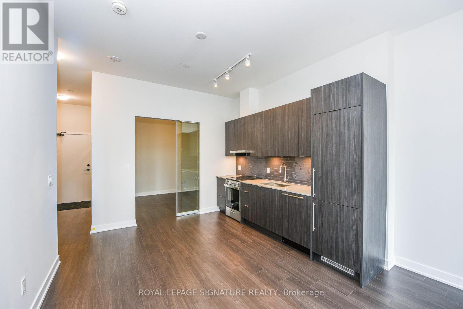 507 - 430 Square One Drive E, Mississauga, Ontario  L5B 0L6 - Photo 10 - W12647296