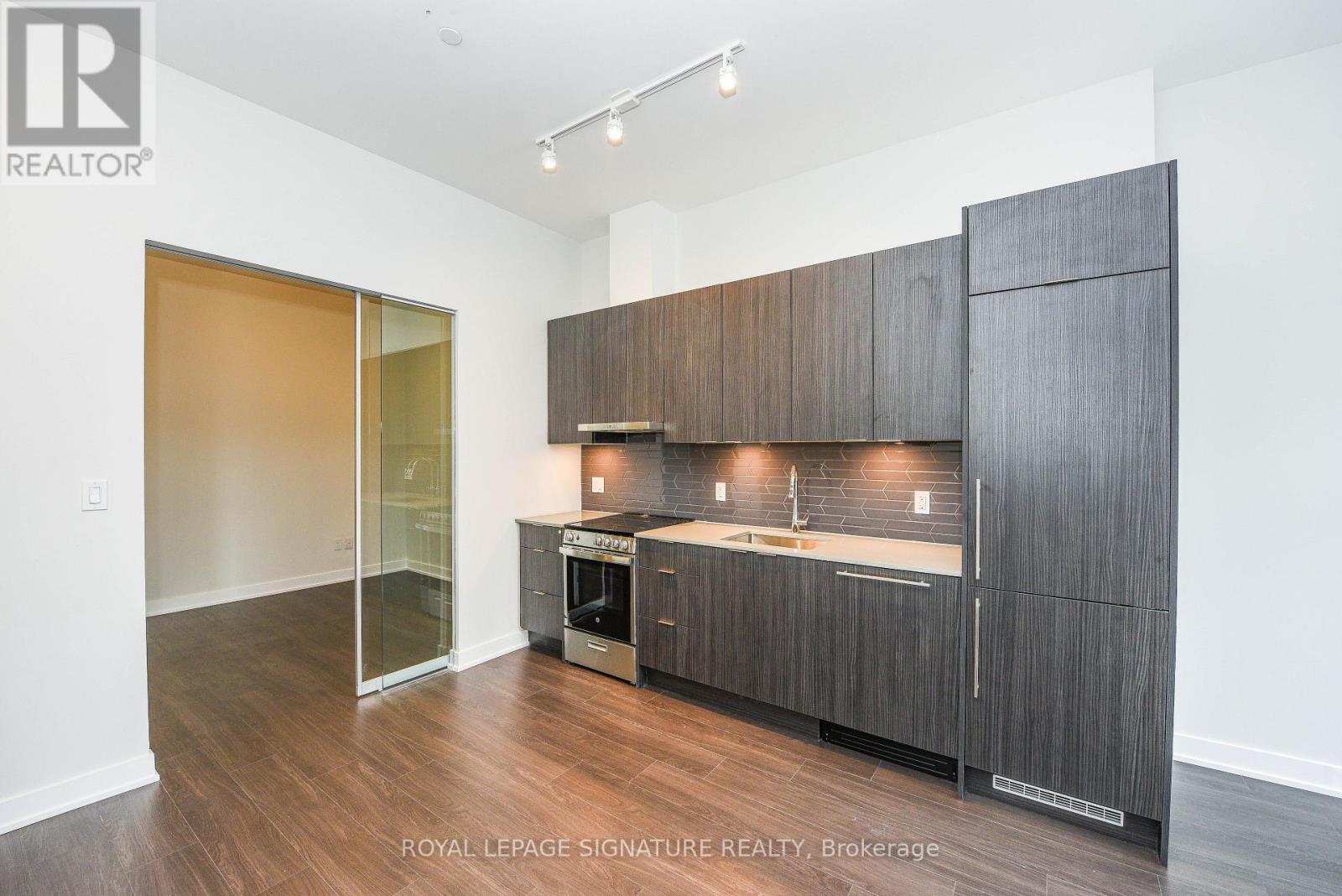 507 - 430 Square One Drive E, Mississauga, Ontario  L5B 0L6 - Photo 14 - W12647296