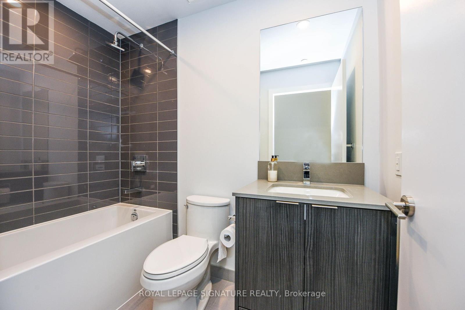 507 - 430 Square One Drive E, Mississauga, Ontario  L5B 0L6 - Photo 21 - W12647296