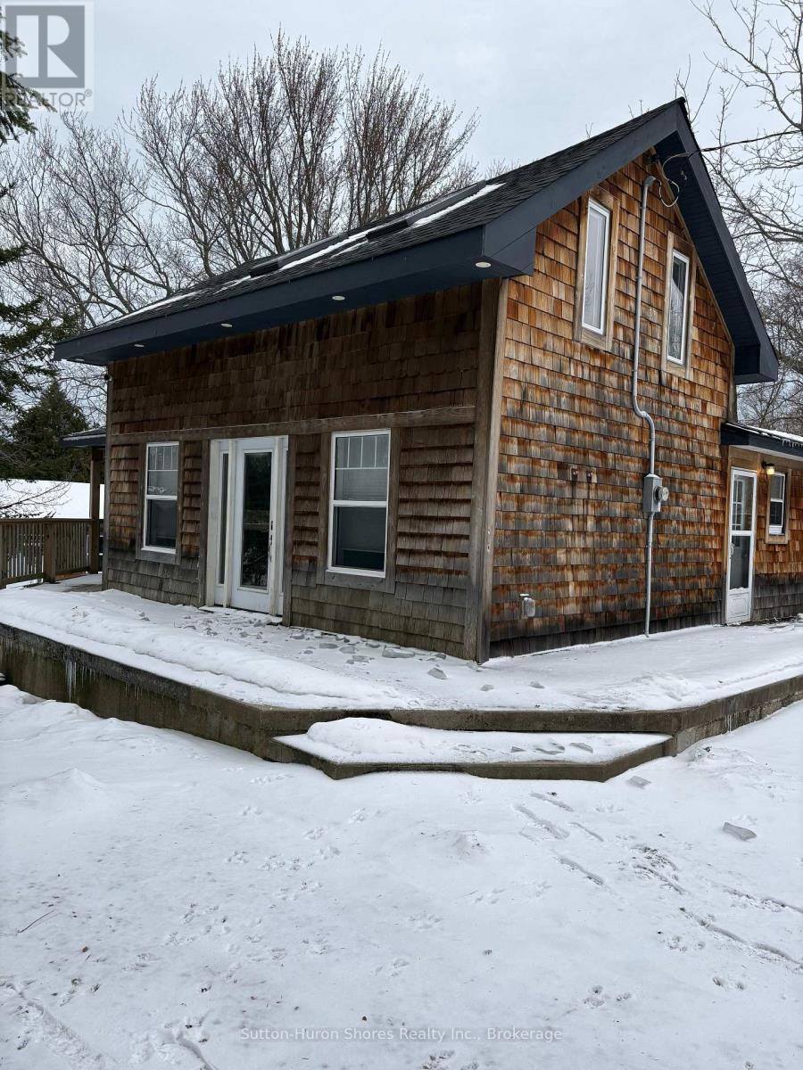 60 Grenville Street N, Saugeen Shores, Ontario  N0H 2L0 - Photo 2 - X12647302