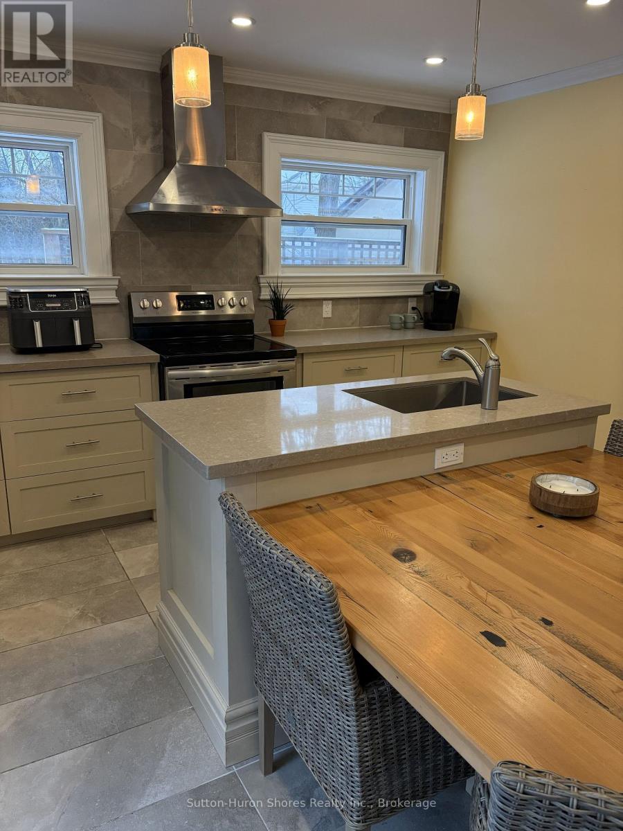 60 Grenville Street N, Saugeen Shores, Ontario  N0H 2L0 - Photo 6 - X12647302