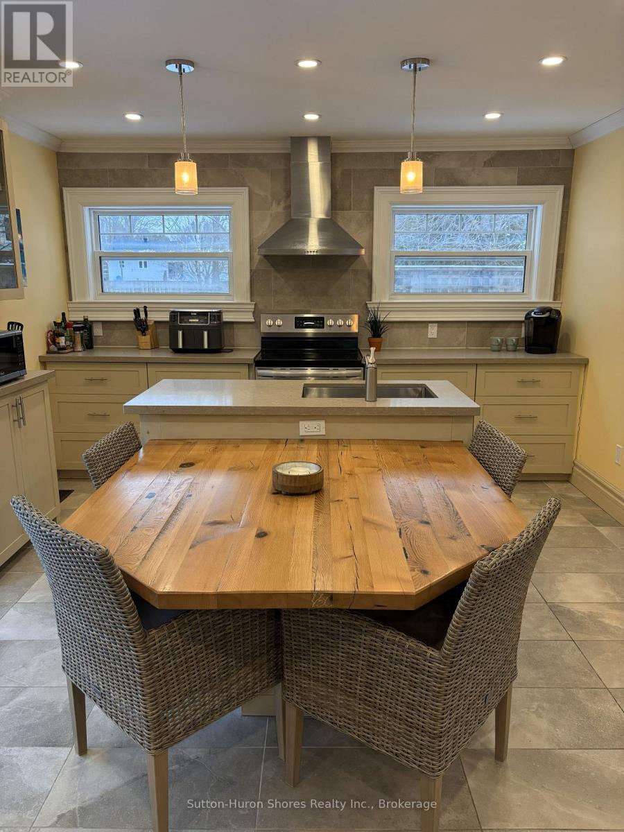 60 Grenville Street N, Saugeen Shores, Ontario  N0H 2L0 - Photo 7 - X12647302