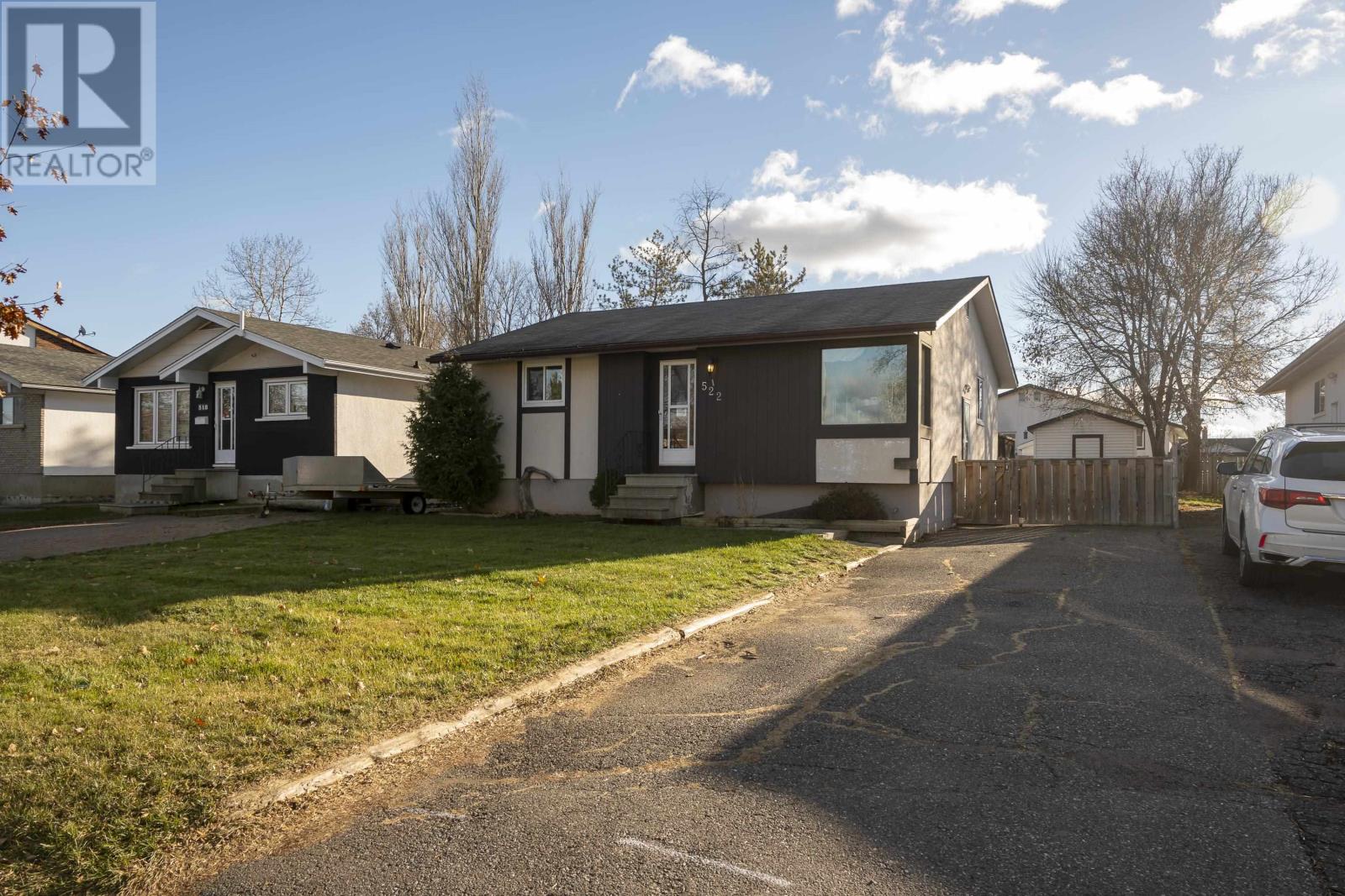 522 Redwood Undefined W, Thunder Bay, Ontario  P7C 5A3 - Photo 2 - TB253660