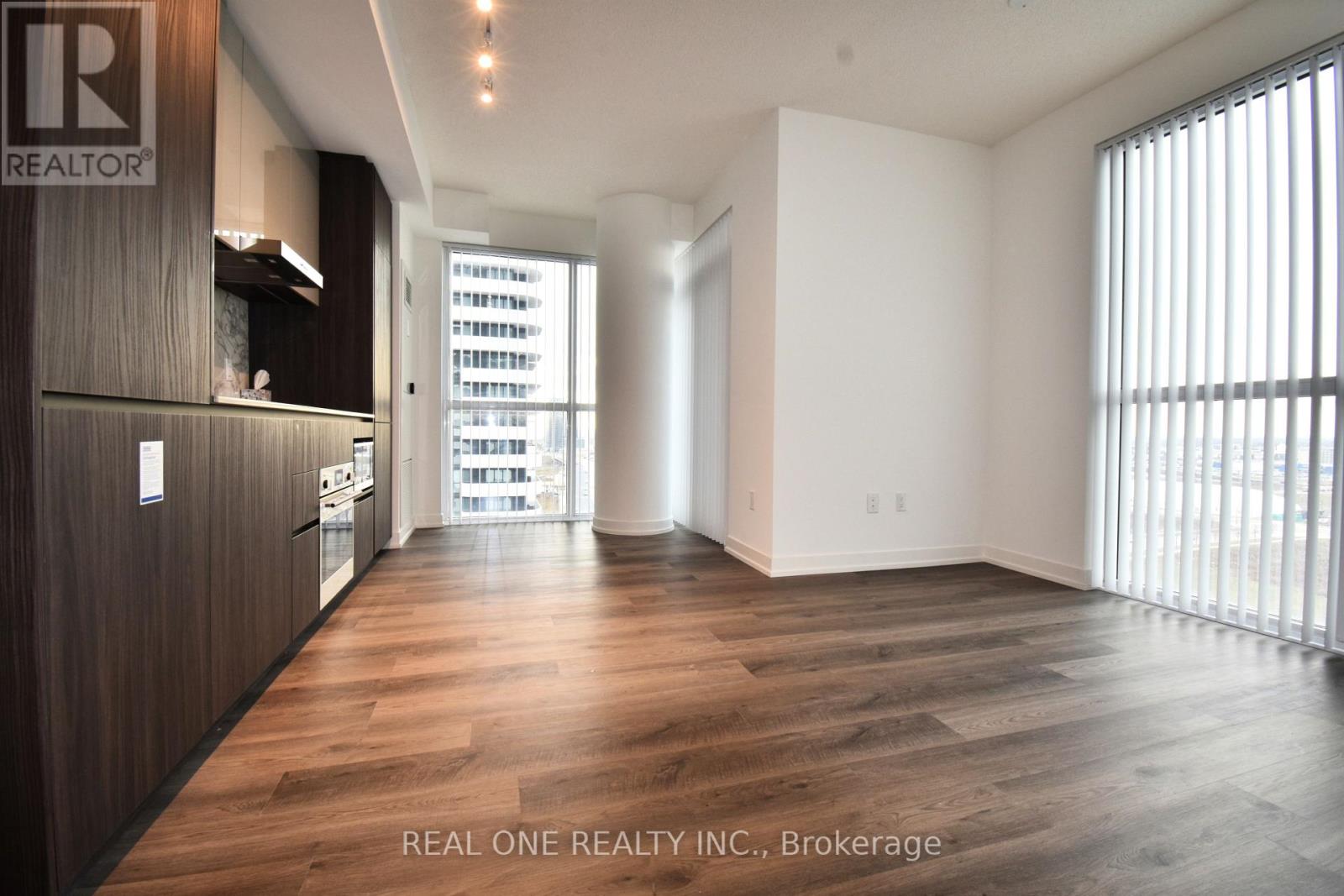 1202 - 8 Interchange Way, Vaughan, Ontario  L4K 5Z7 - Photo 11 - N12647298