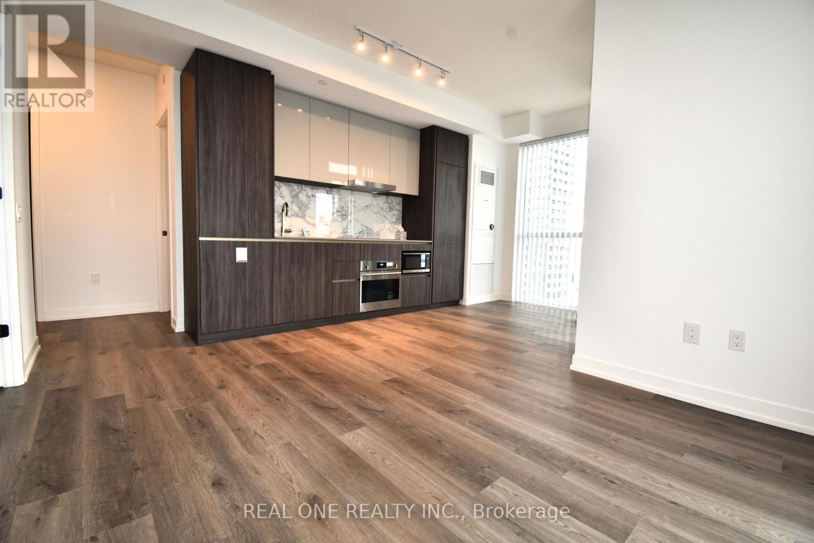 1202 - 8 Interchange Way, Vaughan, Ontario  L4K 5Z7 - Photo 2 - N12647298