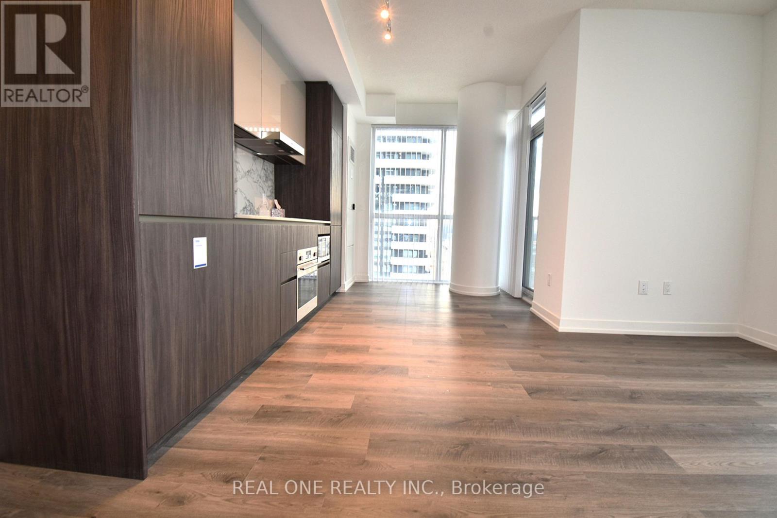 1202 - 8 Interchange Way, Vaughan, Ontario  L4K 5Z7 - Photo 4 - N12647298