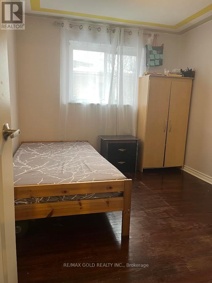 Upper - 7 Forsythia Road, Brampton, Ontario  L6T 2G2 - Photo 8 - W12611264