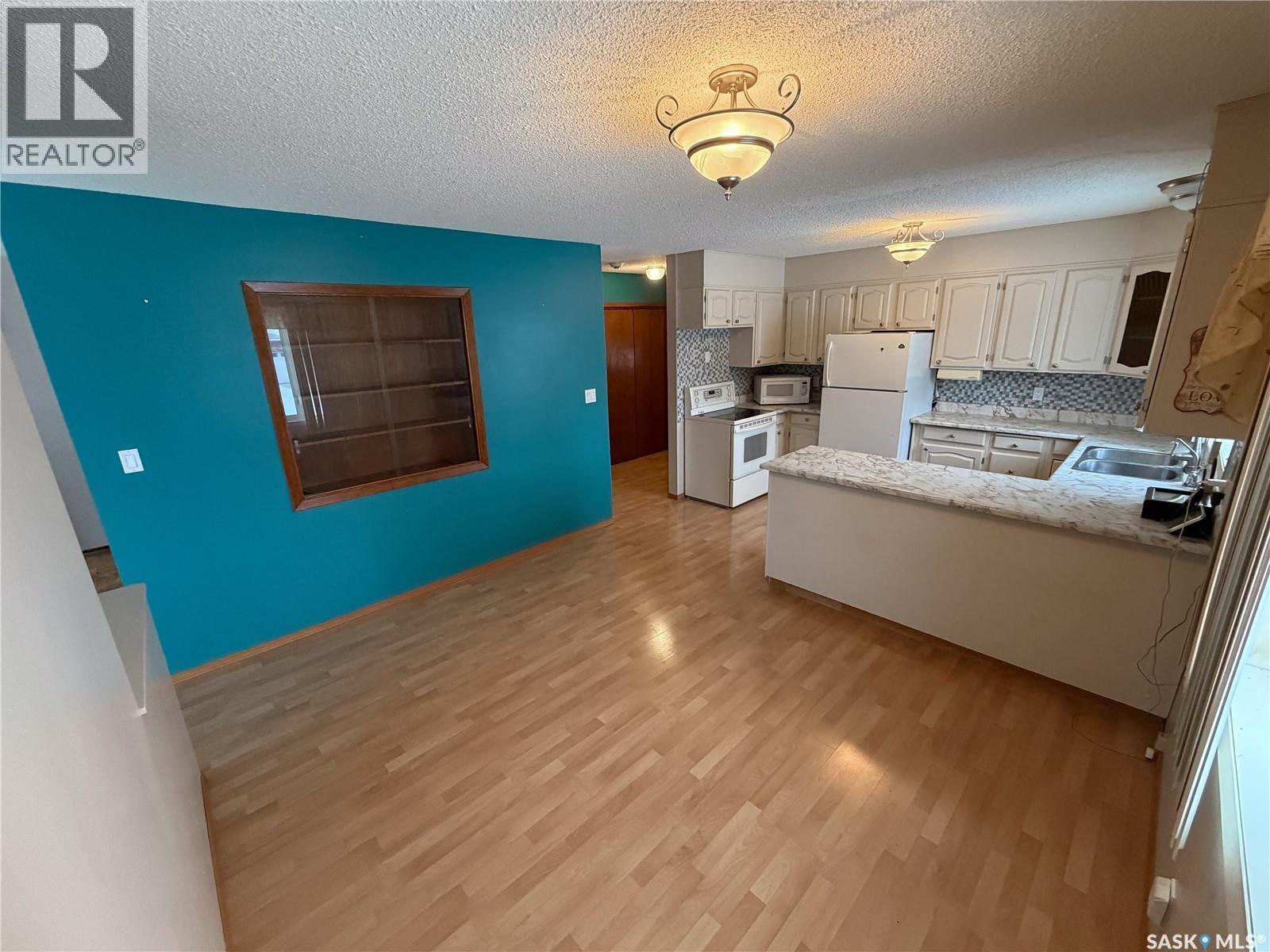 120 6th Street E, Ponteix, Saskatchewan  S0N 1Z0 - Photo 12 - SK025844