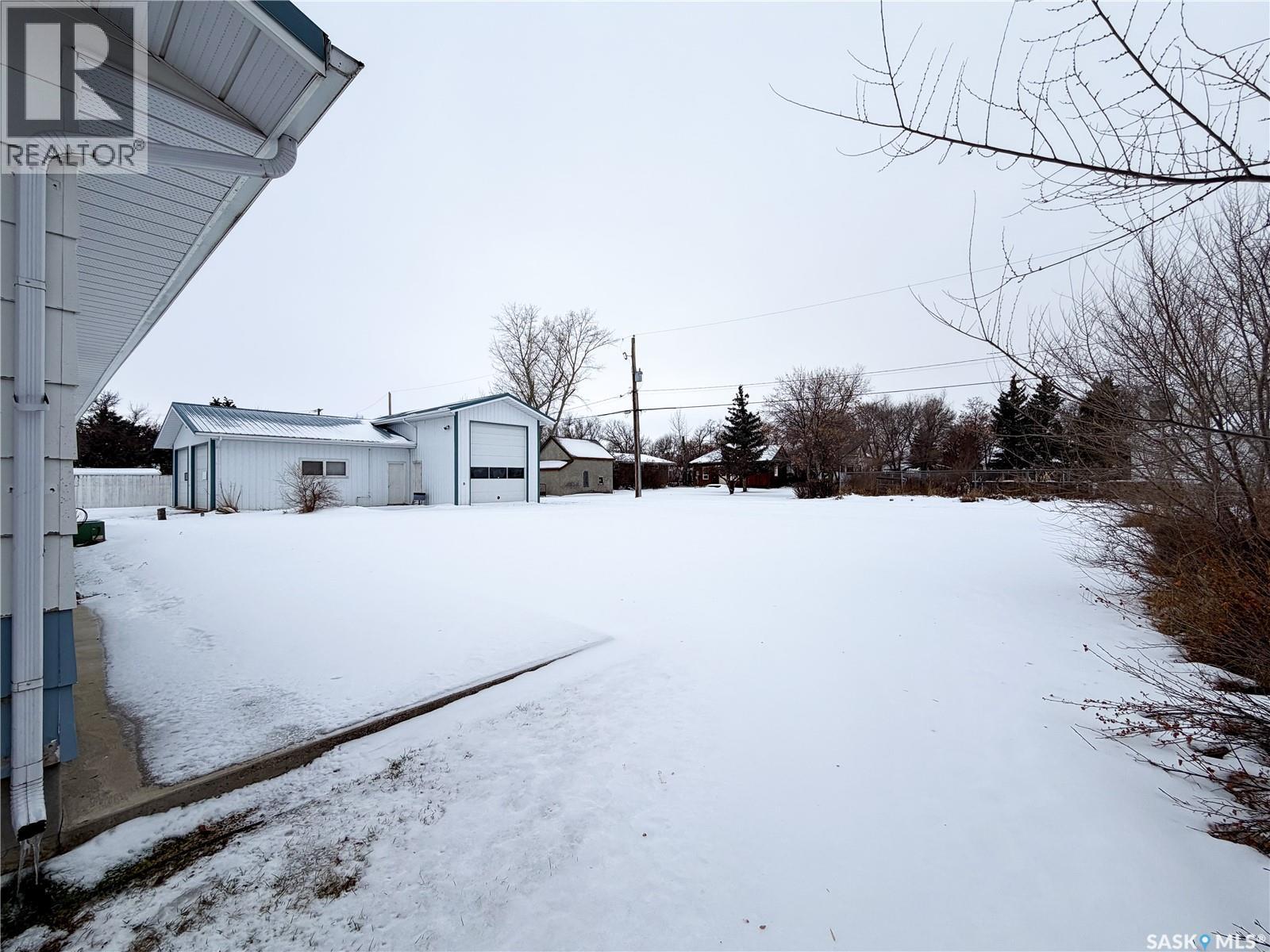 120 6th Street E, Ponteix, Saskatchewan  S0N 1Z0 - Photo 38 - SK025844