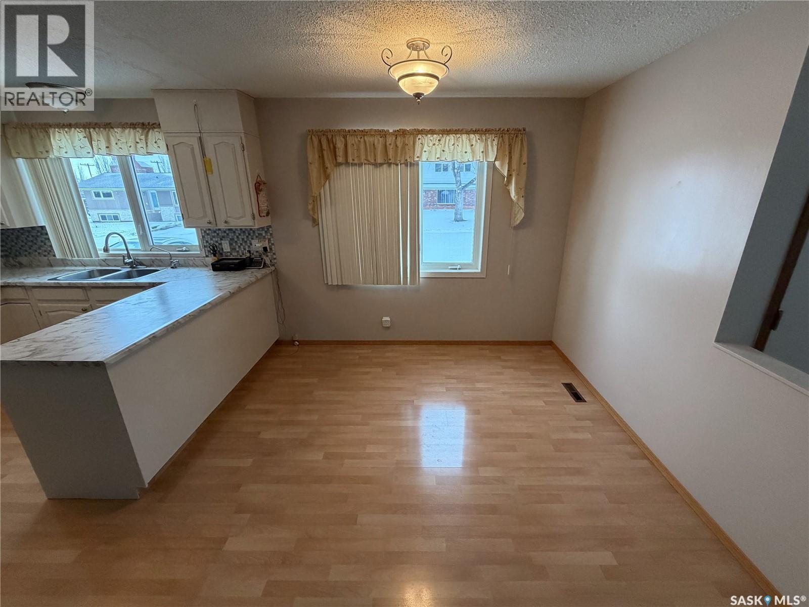 120 6th Street E, Ponteix, Saskatchewan  S0N 1Z0 - Photo 8 - SK025844