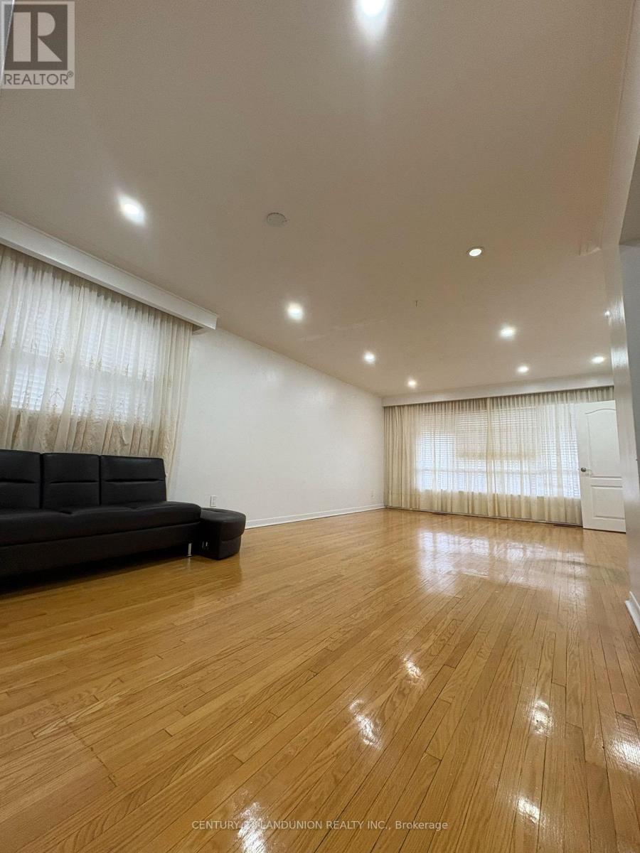 Upstair 10 Laskay Crescent, Toronto, Ontario  M3N 1P3 - Photo 2 - W12647306