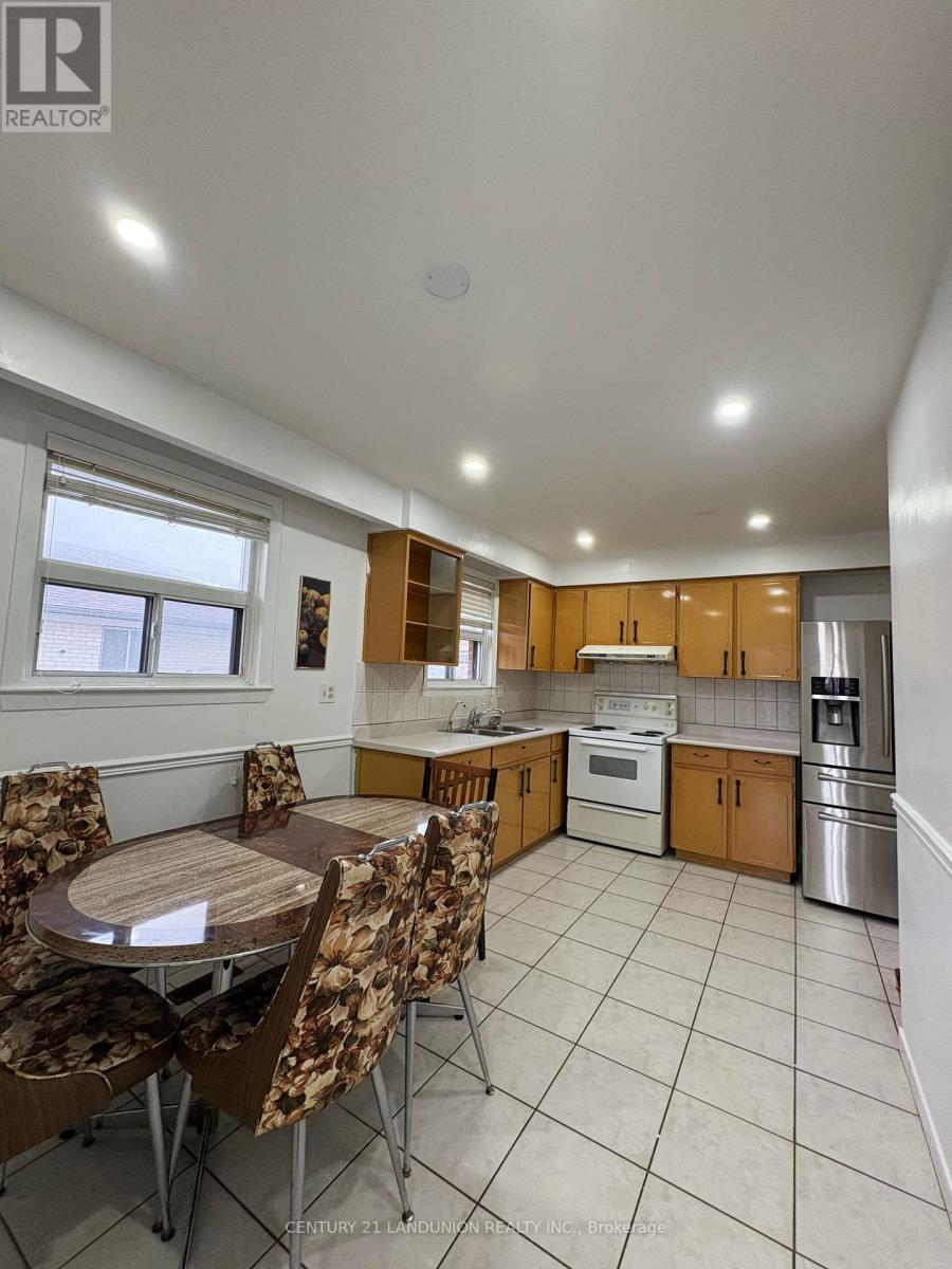 Upstair 10 Laskay Crescent, Toronto, Ontario  M3N 1P3 - Photo 3 - W12647306