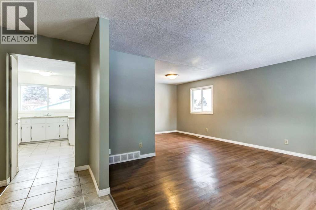 708 Sacramento Place Sw, Calgary, Alberta  T2W 0R5 - Photo 3 - A2273503