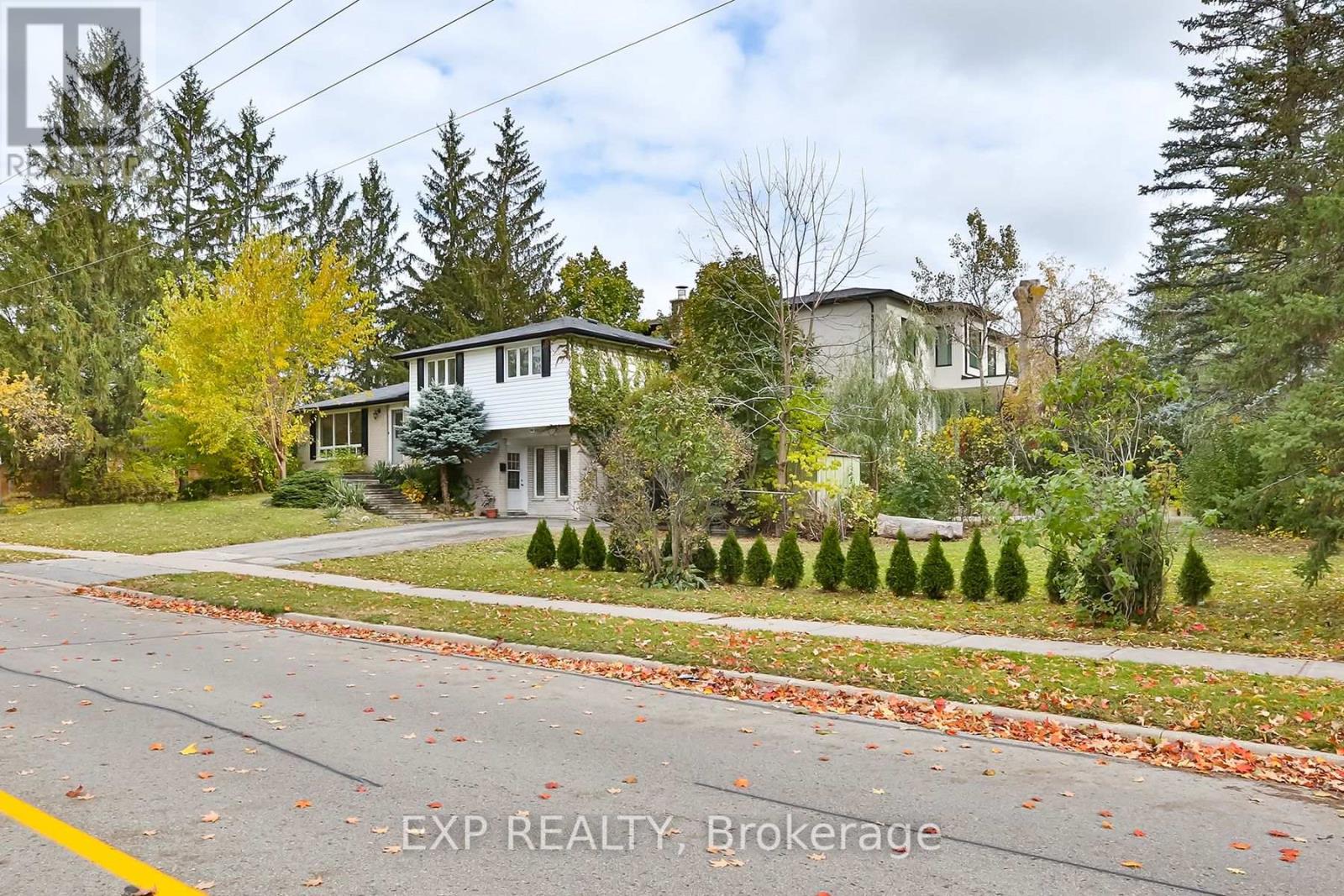 165 CARLSON DRIVE, Newmarket, Ontario