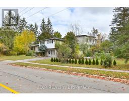 165 CARLSON DRIVE, Newmarket, Ontario