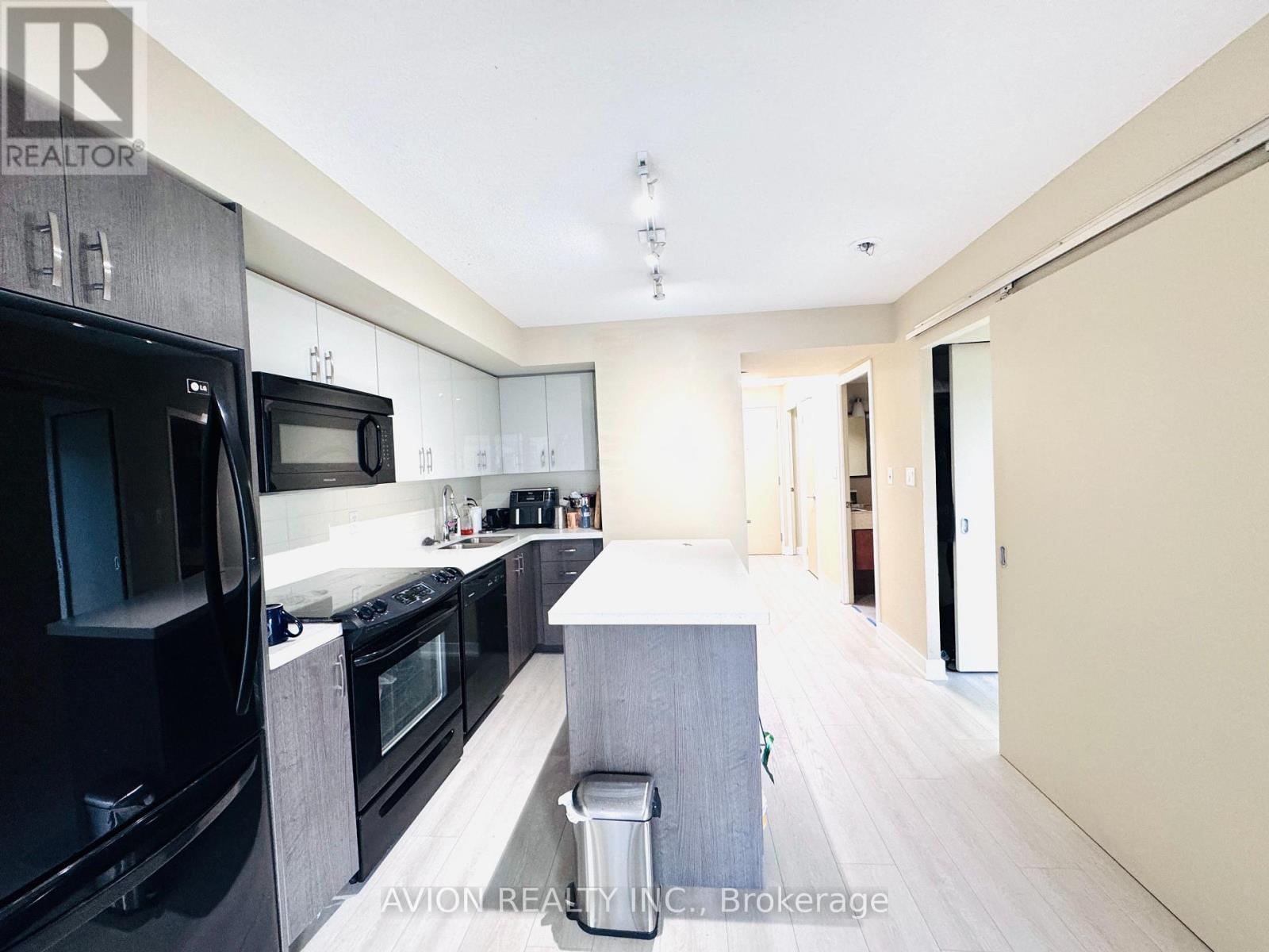 604 - 126 Simcoe Street, Toronto, Ontario  M5H 4E6 - Photo 3 - C12640062