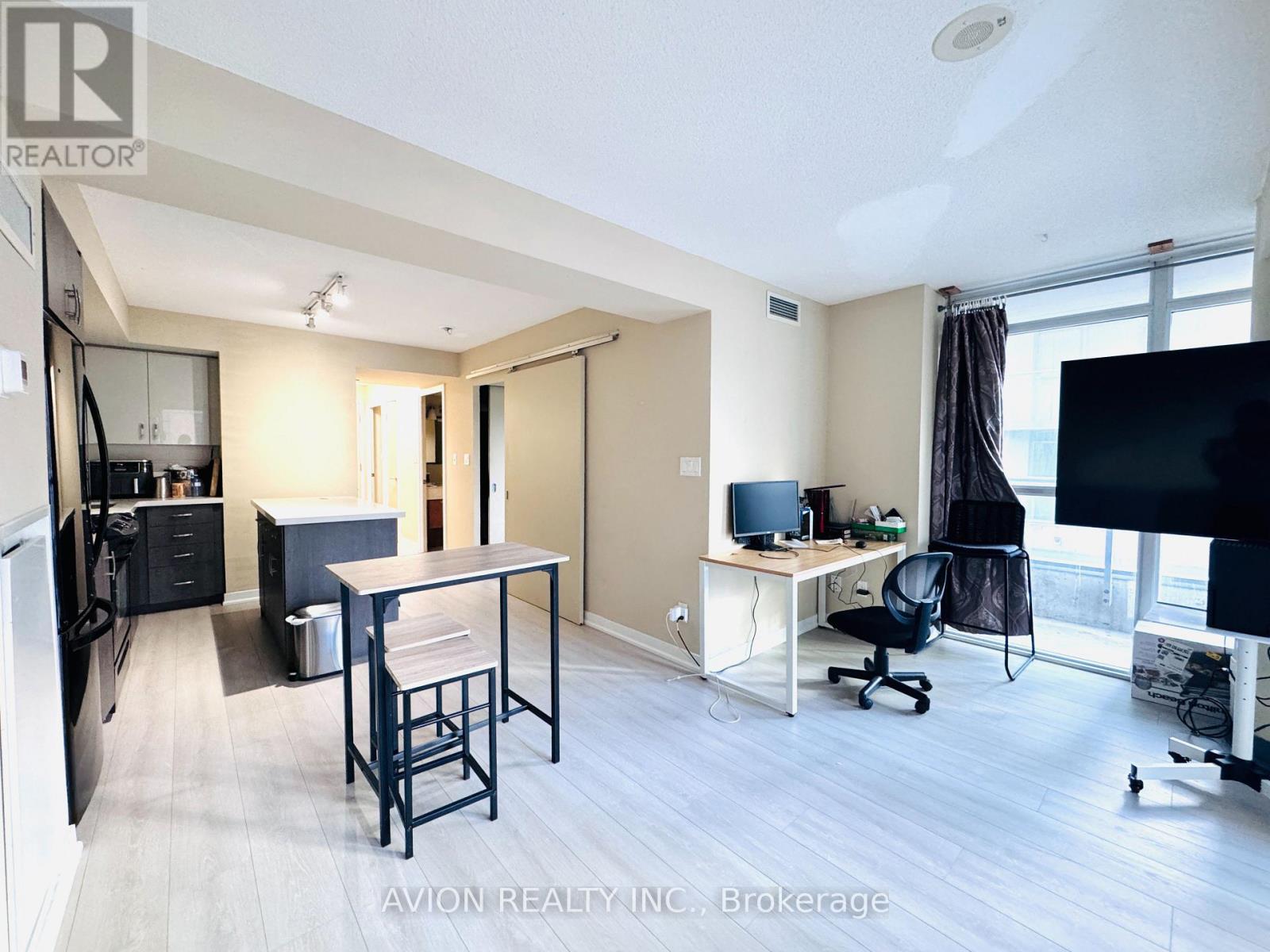 604 - 126 Simcoe Street, Toronto, Ontario  M5H 4E6 - Photo 2 - C12640062