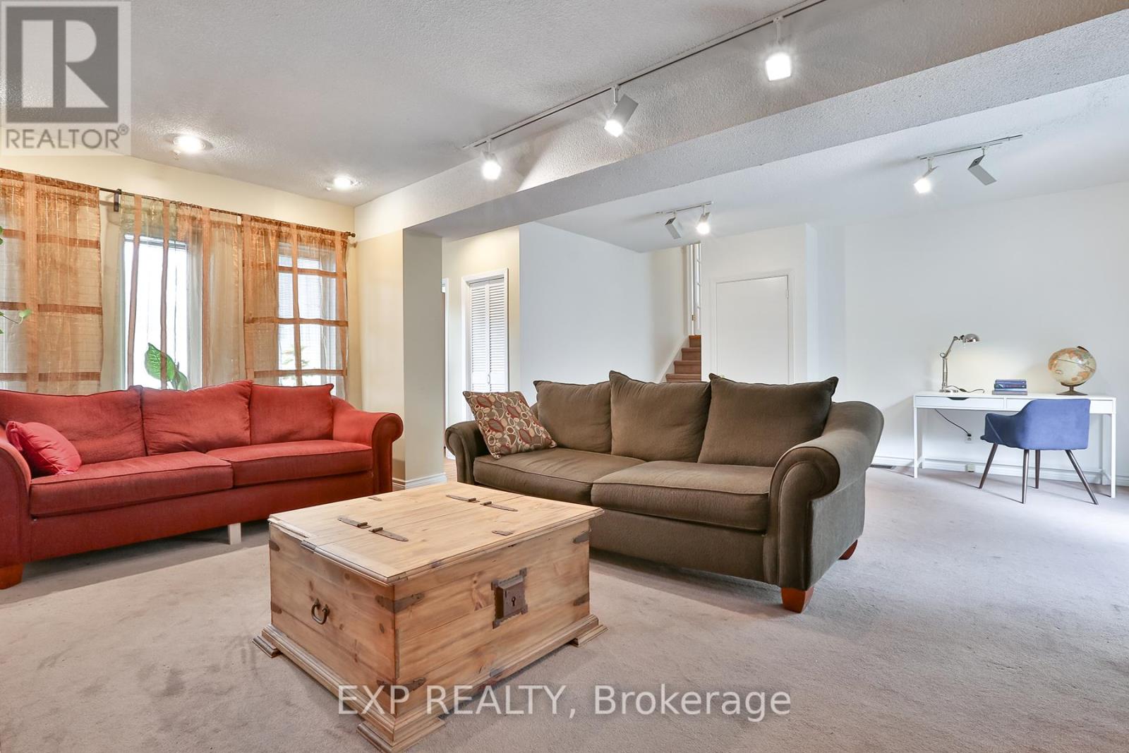 165 Carlson Drive, Newmarket, Ontario  L3Y 3H2 - Photo 33 - N12646030