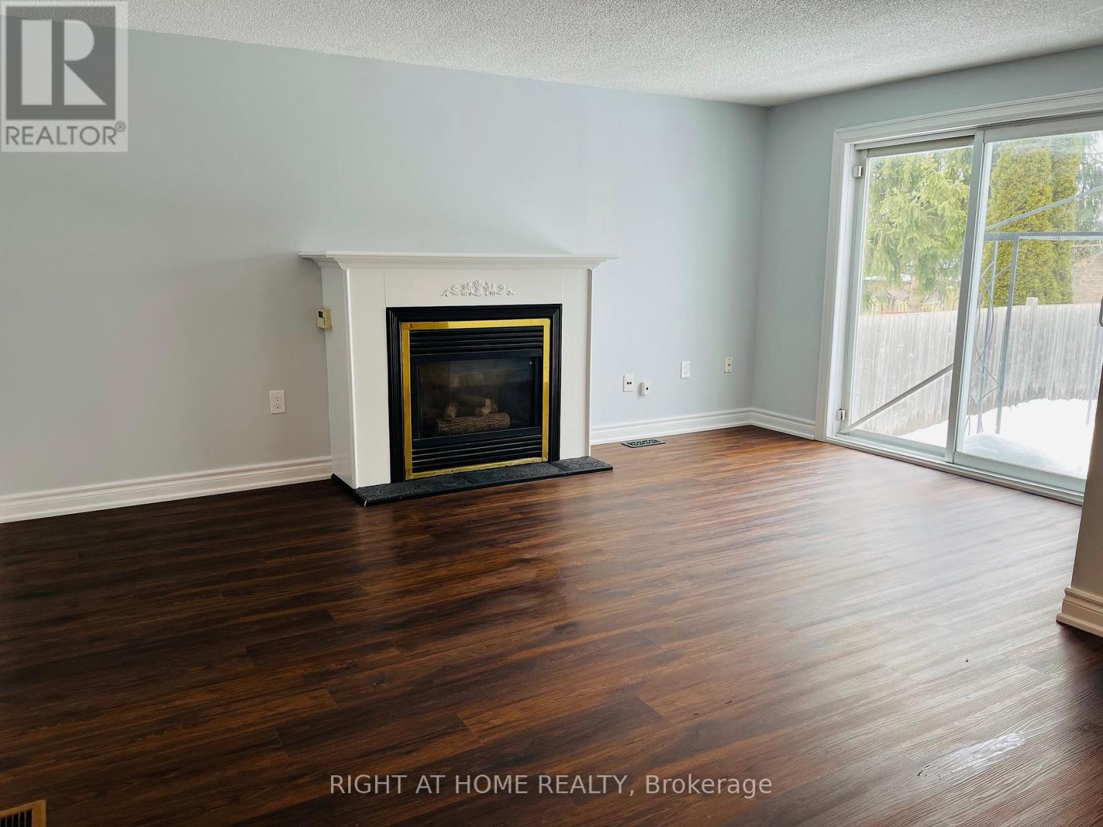 221 Hickling Trail, Barrie, Ontario  L4M 5W6 - Photo 2 - S12592102