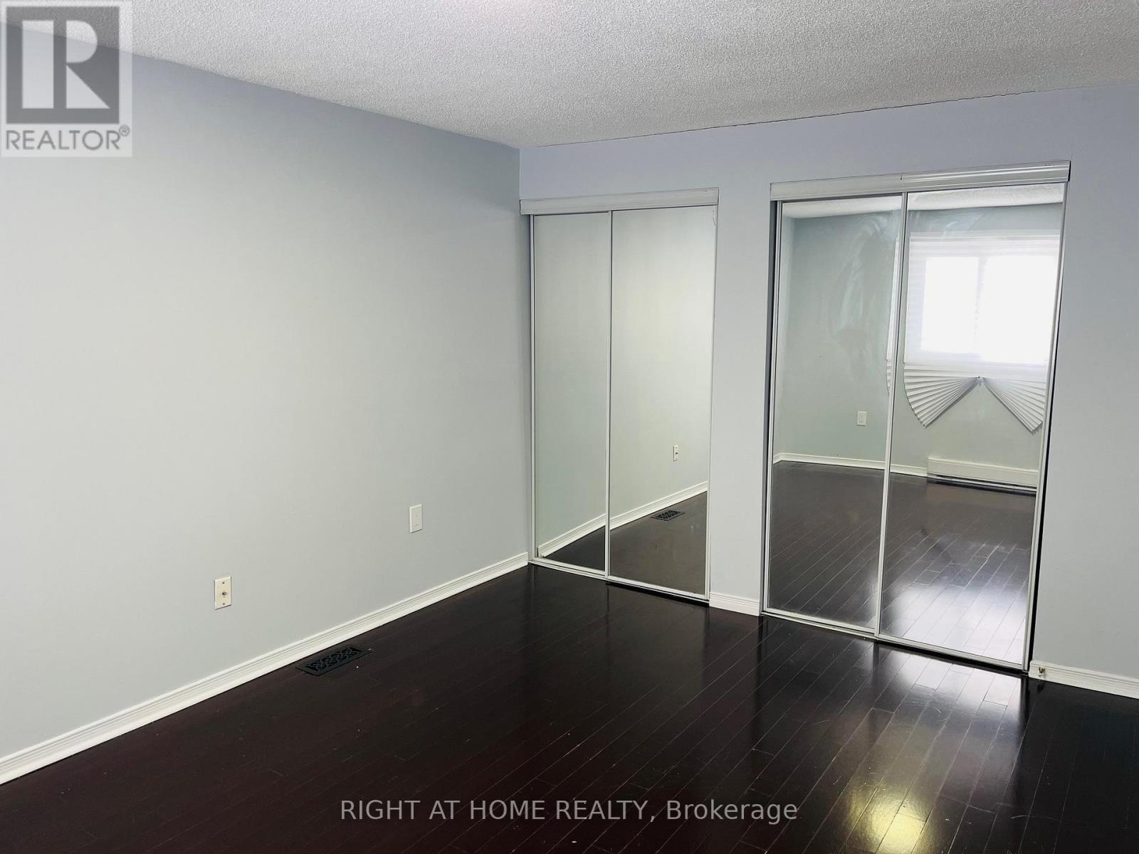 221 Hickling Trail, Barrie, Ontario  L4M 5W6 - Photo 8 - S12592102