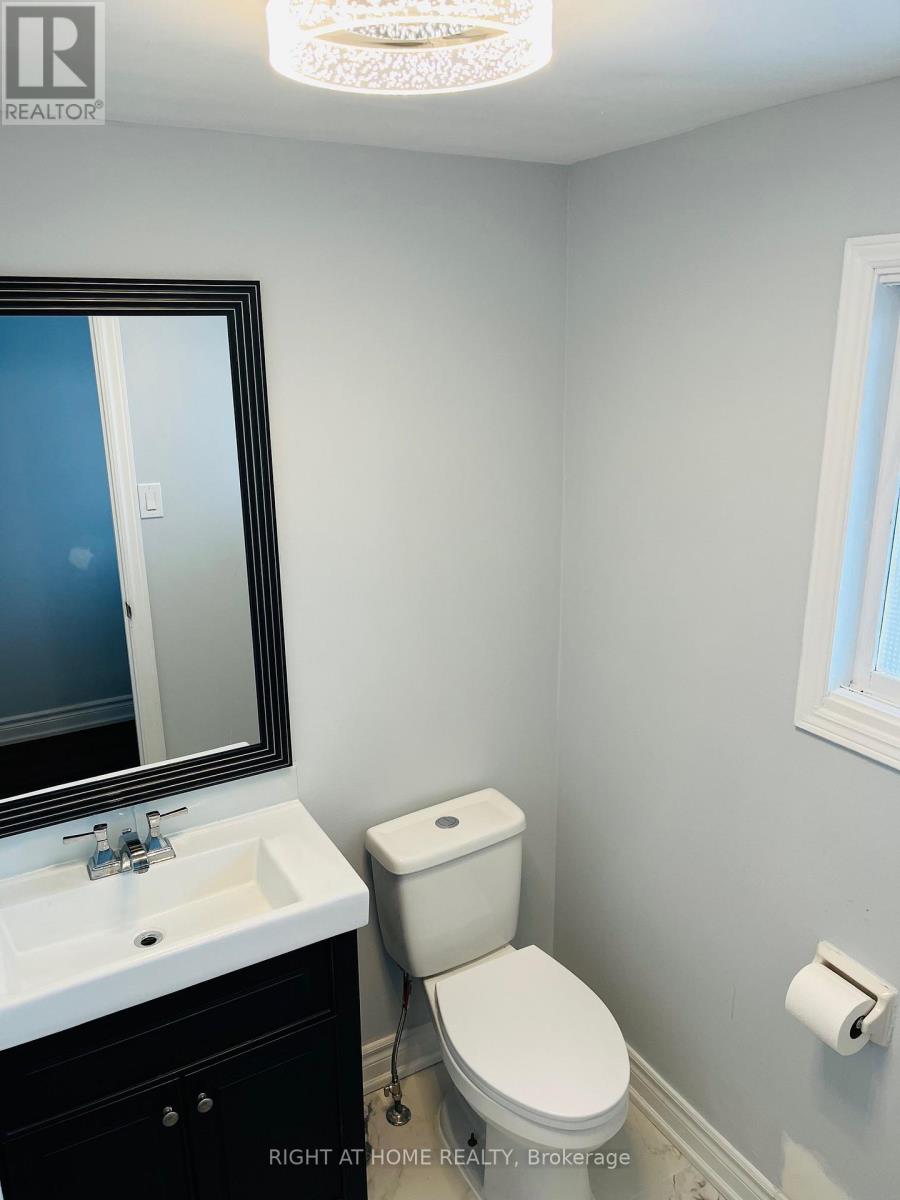 221 Hickling Trail, Barrie, Ontario  L4M 5W6 - Photo 10 - S12592102