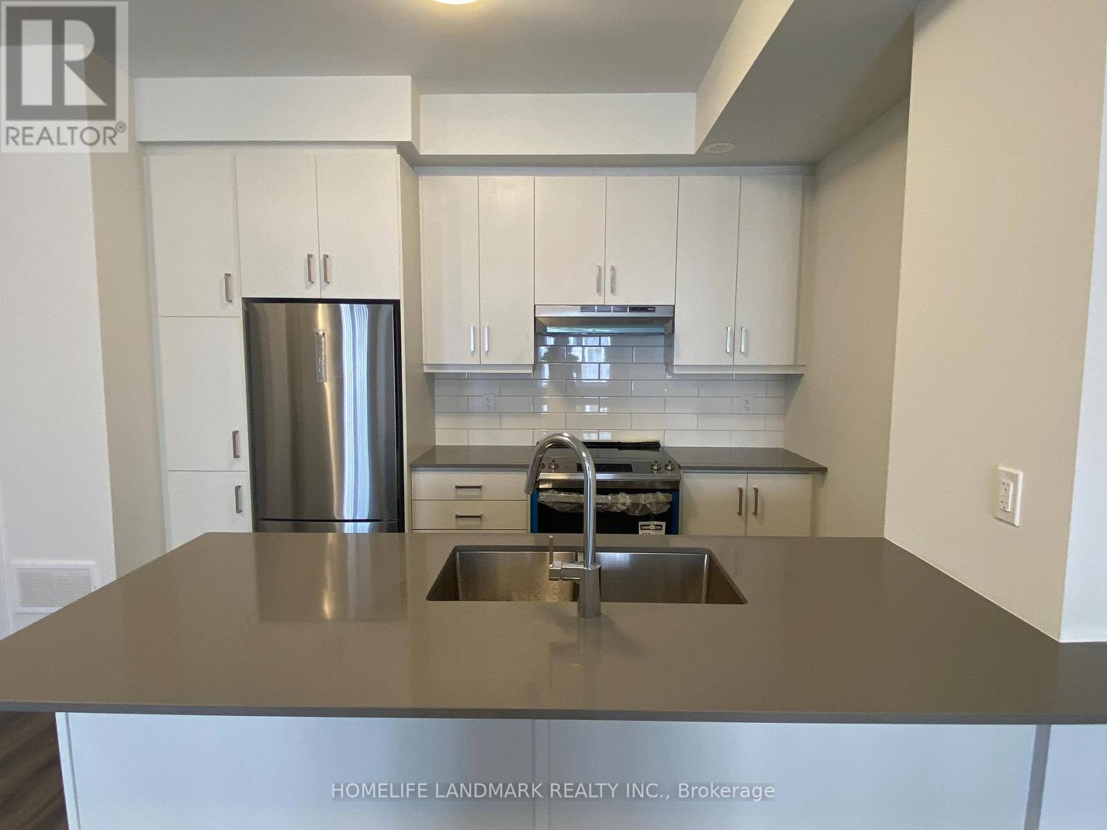 Th223 - 131 Honeycrisp Crescent, Vaughan, Ontario  L4K 0N7 - Photo 4 - N12647320