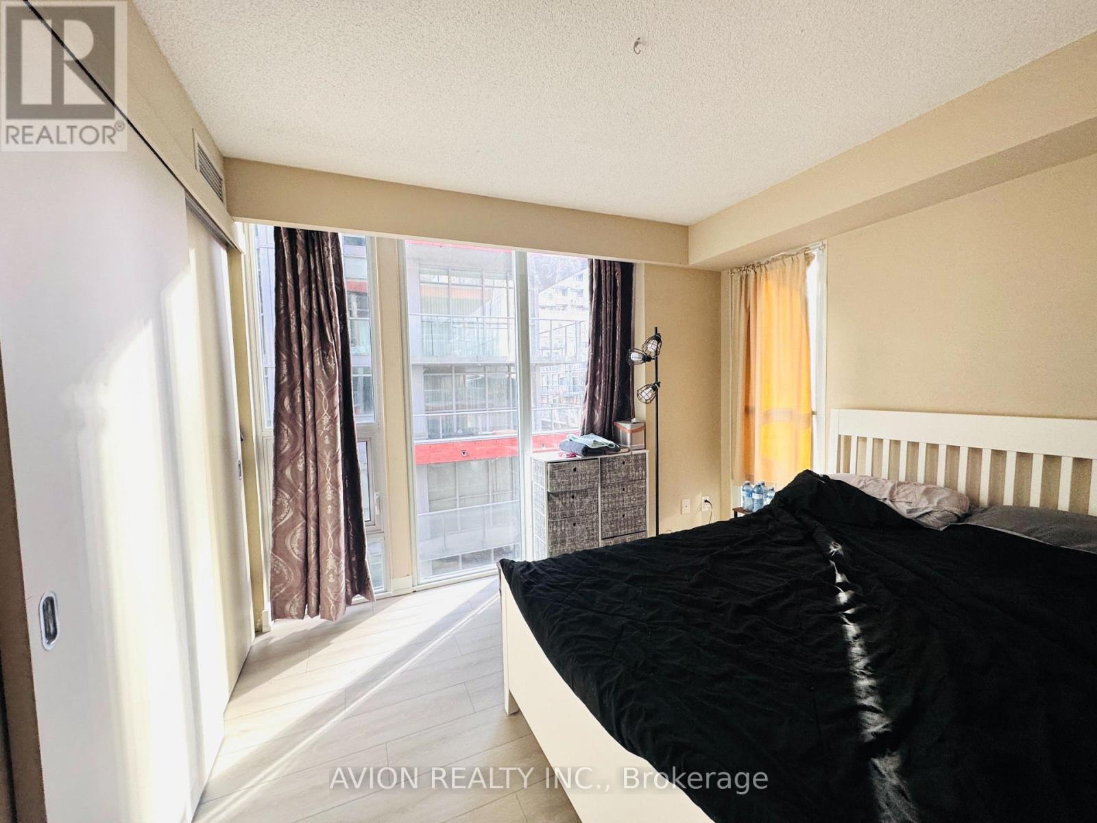 604 - 126 Simcoe Street, Toronto, Ontario  M5H 4E6 - Photo 6 - C12640062