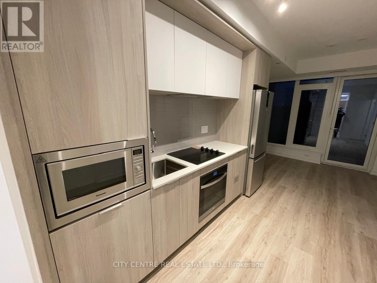 4012 - 395 Square One Drive, Mississauga, Ontario  L5B 0P6 - Photo 2 - W12647326