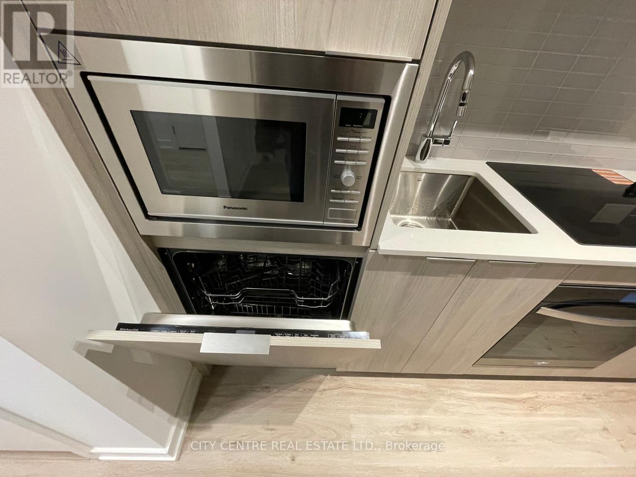 4012 - 395 Square One Drive, Mississauga, Ontario  L5B 0P6 - Photo 23 - W12647326