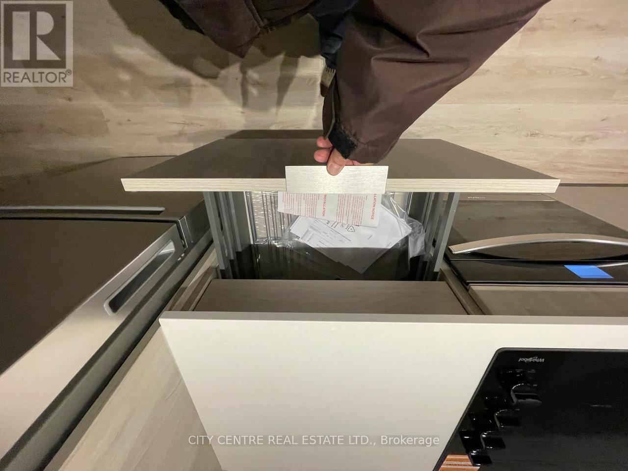 4012 - 395 Square One Drive, Mississauga, Ontario  L5B 0P6 - Photo 28 - W12647326