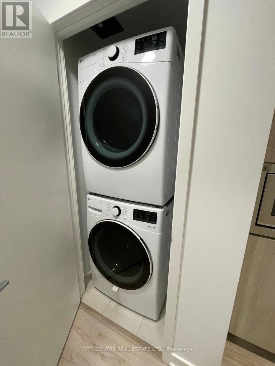 4012 - 395 Square One Drive, Mississauga, Ontario  L5B 0P6 - Photo 6 - W12647326