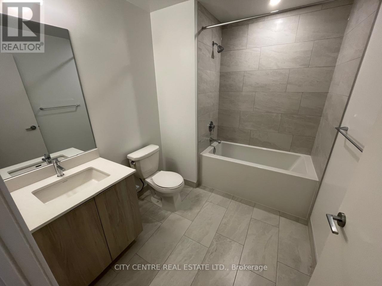 4012 - 395 Square One Drive, Mississauga, Ontario  L5B 0P6 - Photo 7 - W12647326