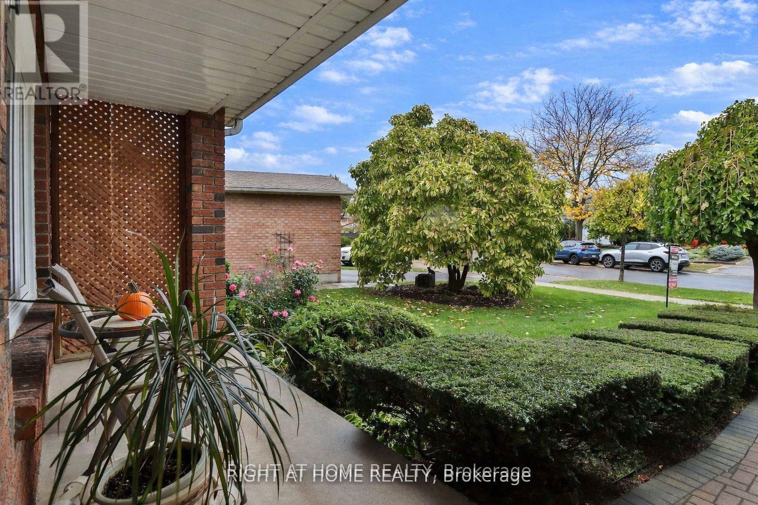 1433 Bough Beeches Boulevard, Mississauga, Ontario  L4W 3B4 - Photo 16 - W12646658