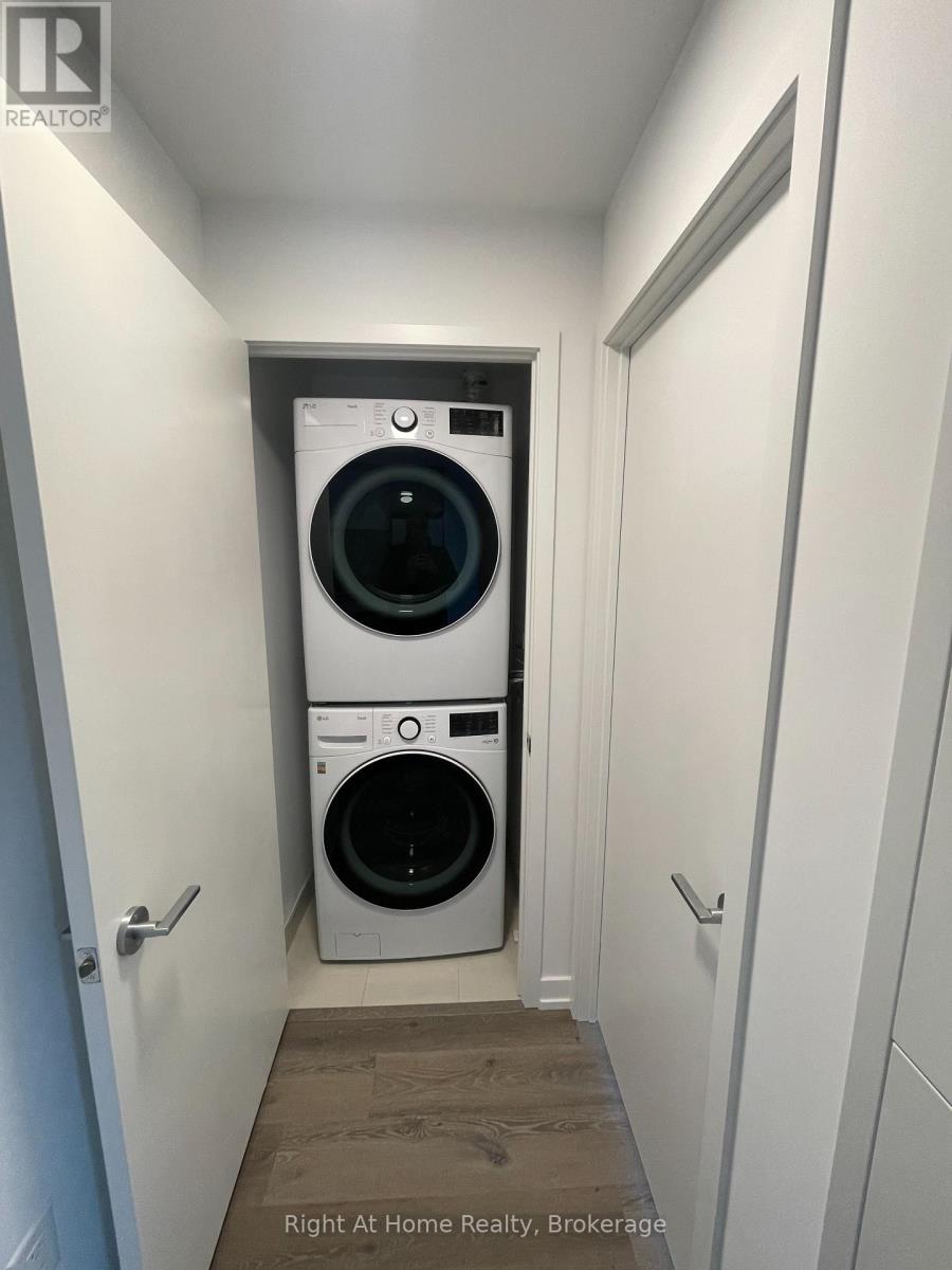 3905 - 395 Square One Drive, Mississauga, Ontario  L5B 0P6 - Photo 10 - W12647342