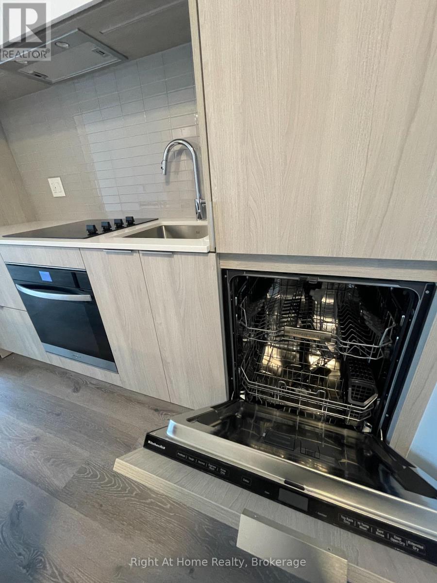 3905 - 395 Square One Drive, Mississauga, Ontario  L5B 0P6 - Photo 14 - W12647342