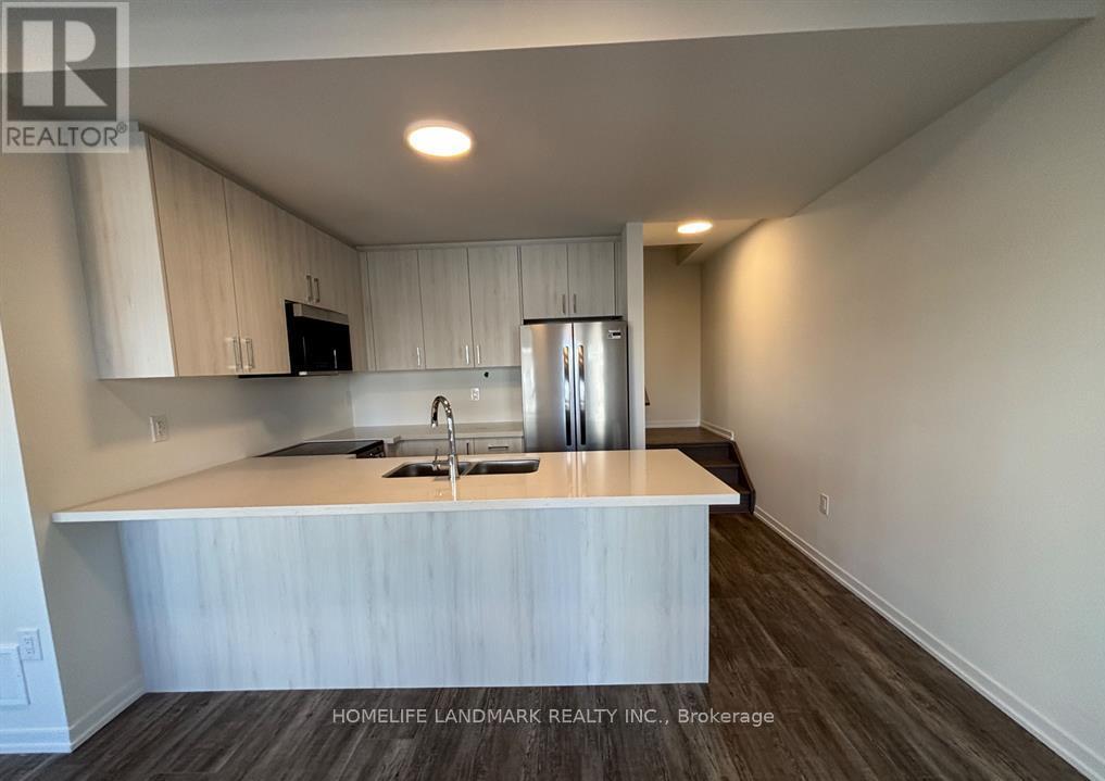 182 Matawin Lane, Richmond Hill, Ontario  L4B 3X9 - Photo 3 - N12647348