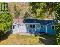 694 10TH Avenue, montrose, British Columbia