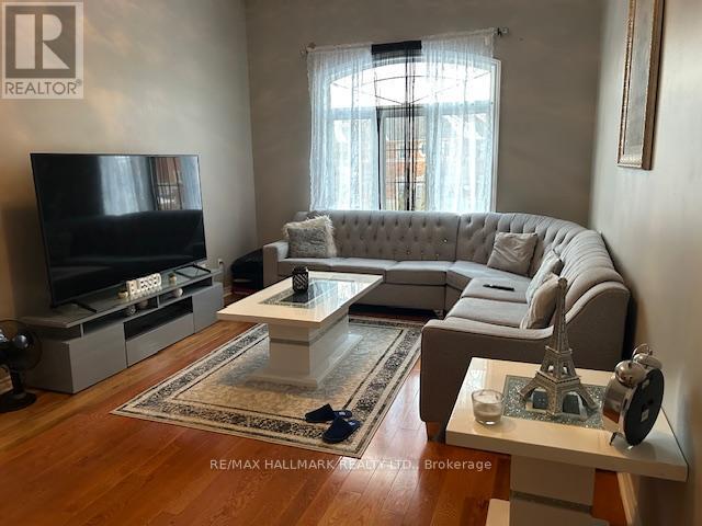 Main - 531 Reeves Way Boulevard, Whitchurch-Stouffville, Ontario  L4A 0H1 - Photo 4 - N12646180