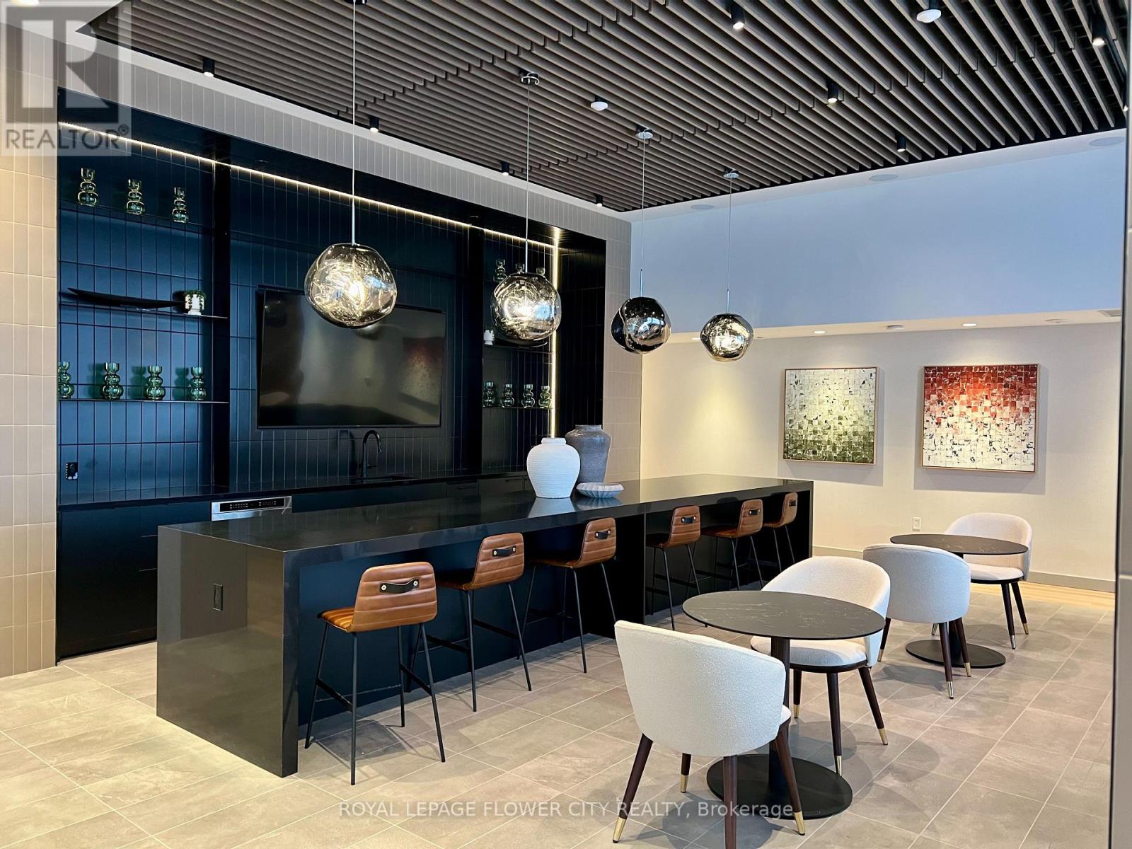 724 - 15 Skyridge Drive, Brampton, Ontario  L6P 4S3 - Photo 3 - W12646926