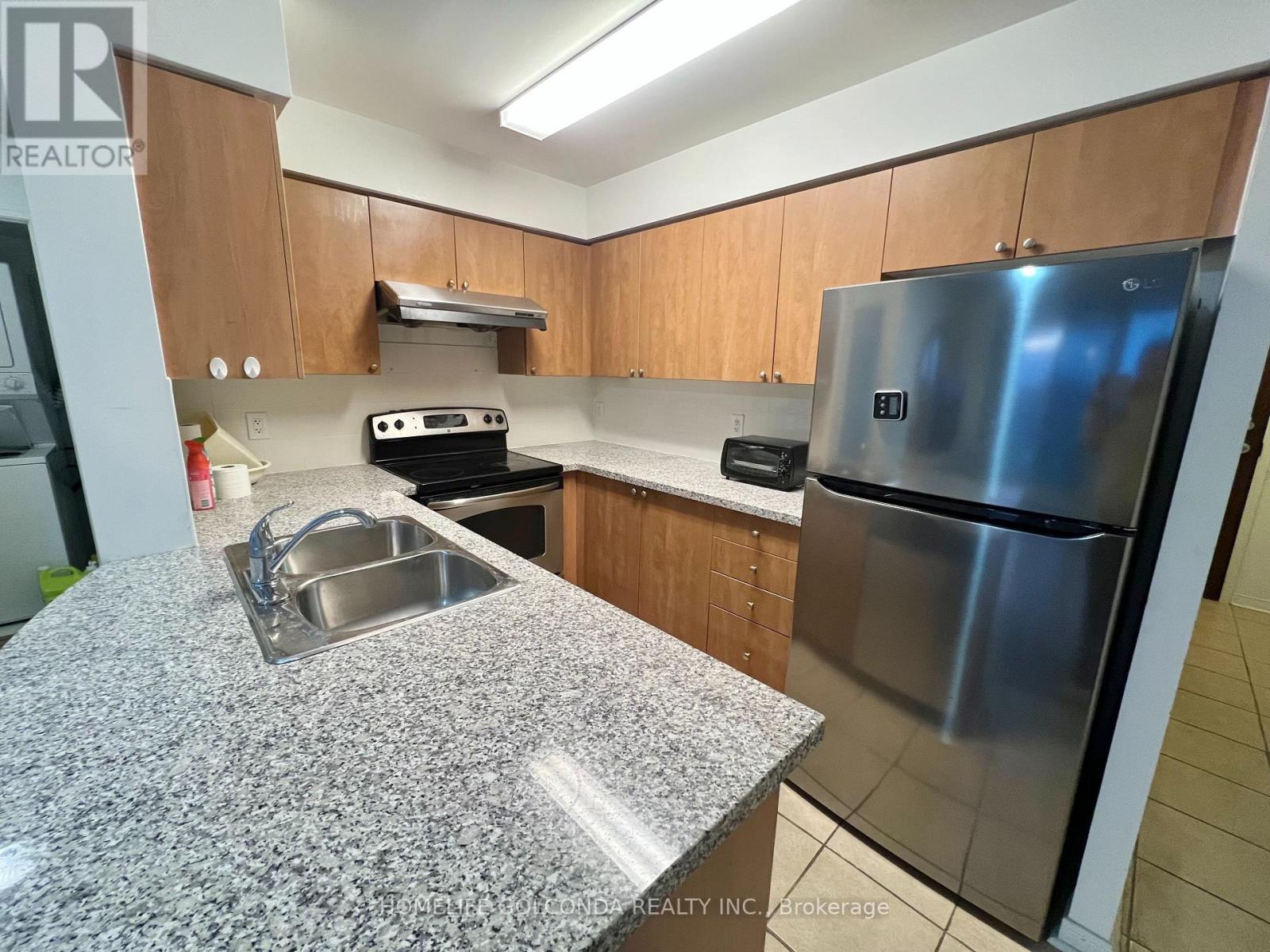 4850 Glen Erin Drive, Mississauga, Ontario  L5M 7S1 - Photo 2 - W12647356