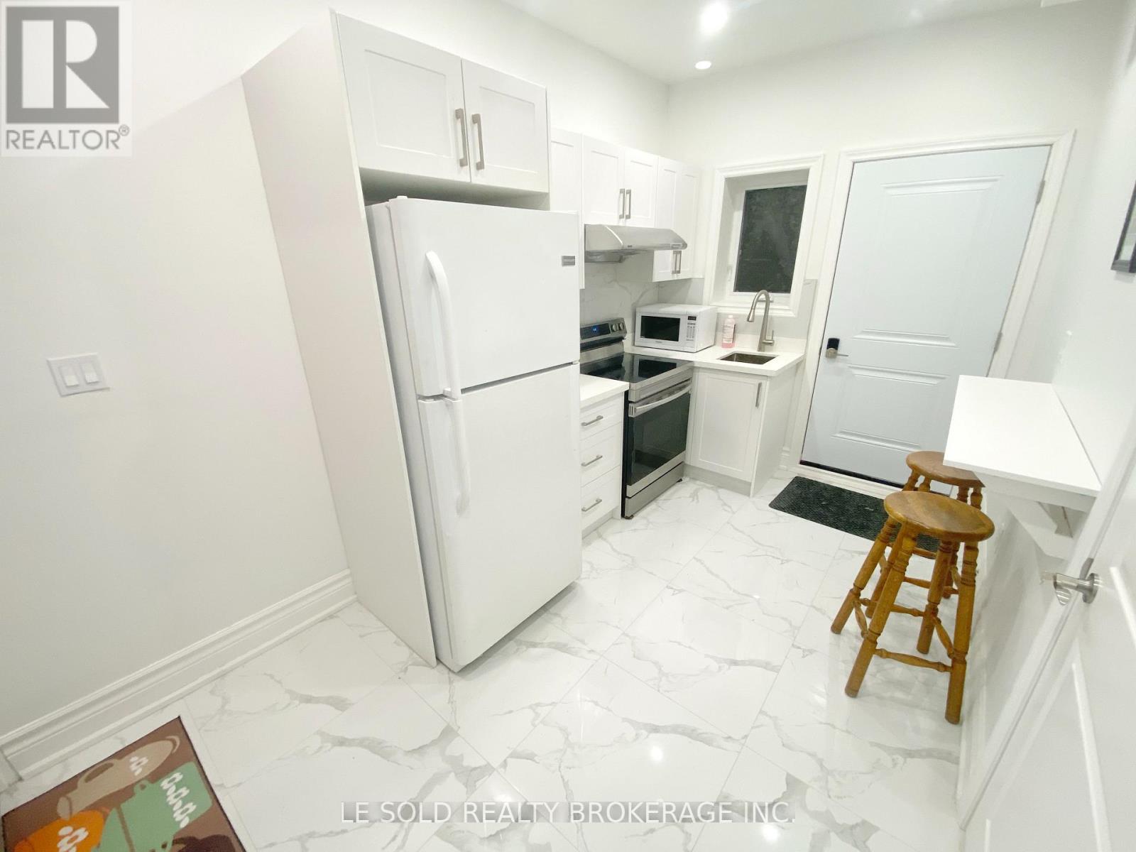 Room L101 - 81 Hallam Street, Toronto, Ontario  M6H 1W7 - Photo 4 - W12631826