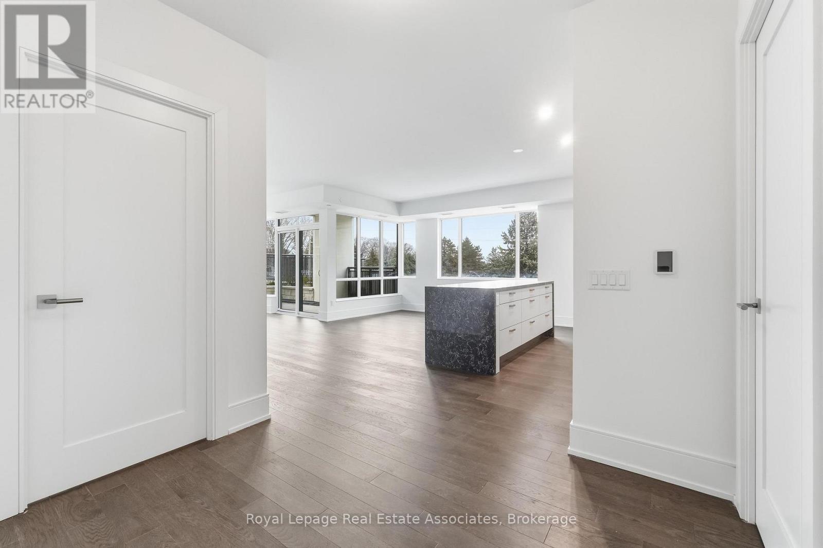 205 - 259 The Kingsway, Toronto, Ontario  M9A 0G2 - Photo 3 - W12647364