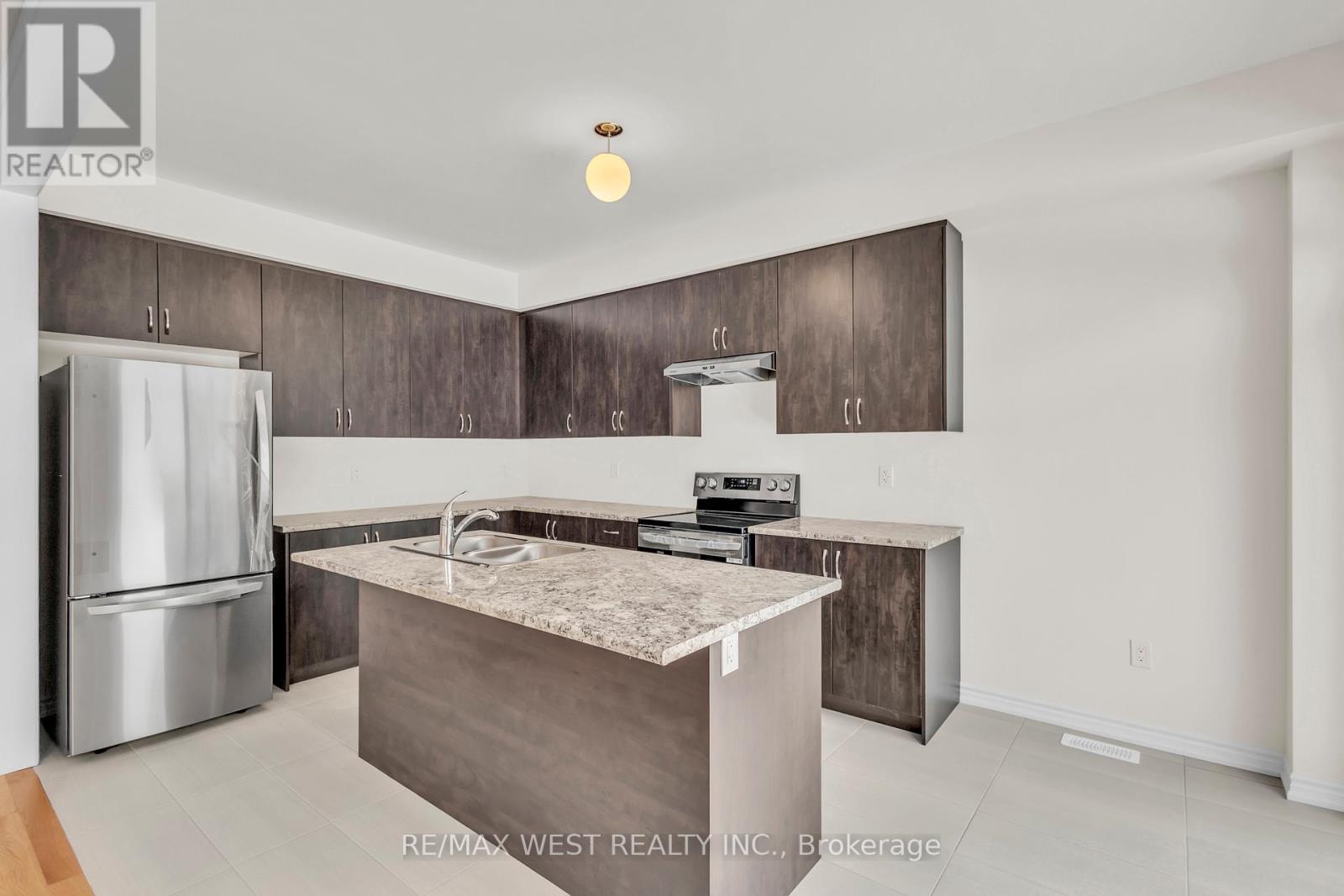 195 Terry Fox Drive, Barrie, Ontario  L9J 0C4 - Photo 7 - S12646896