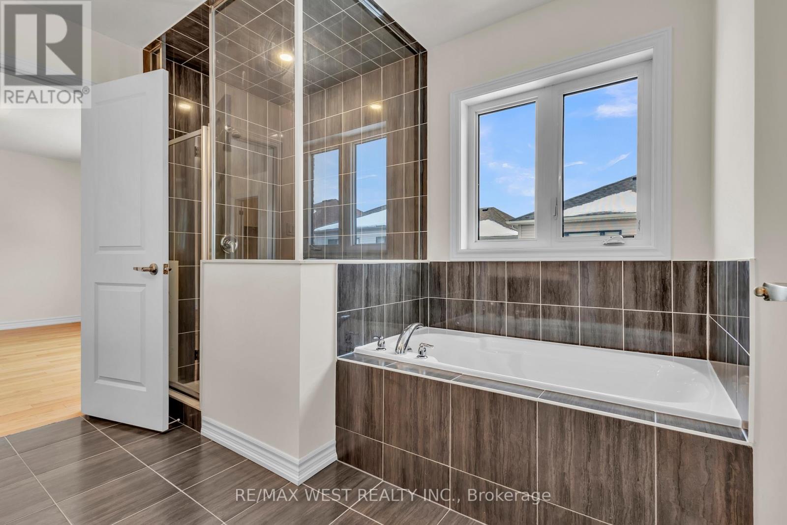 195 Terry Fox Drive, Barrie, Ontario  L9J 0C4 - Photo 16 - S12646896